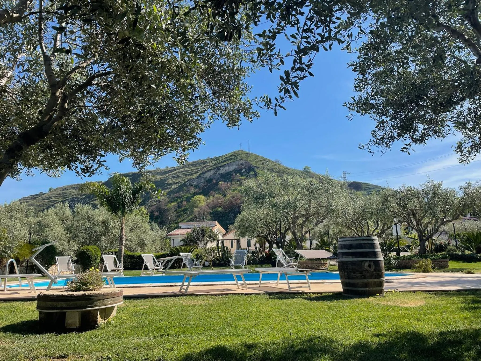 Swimming pool in Villa Garden