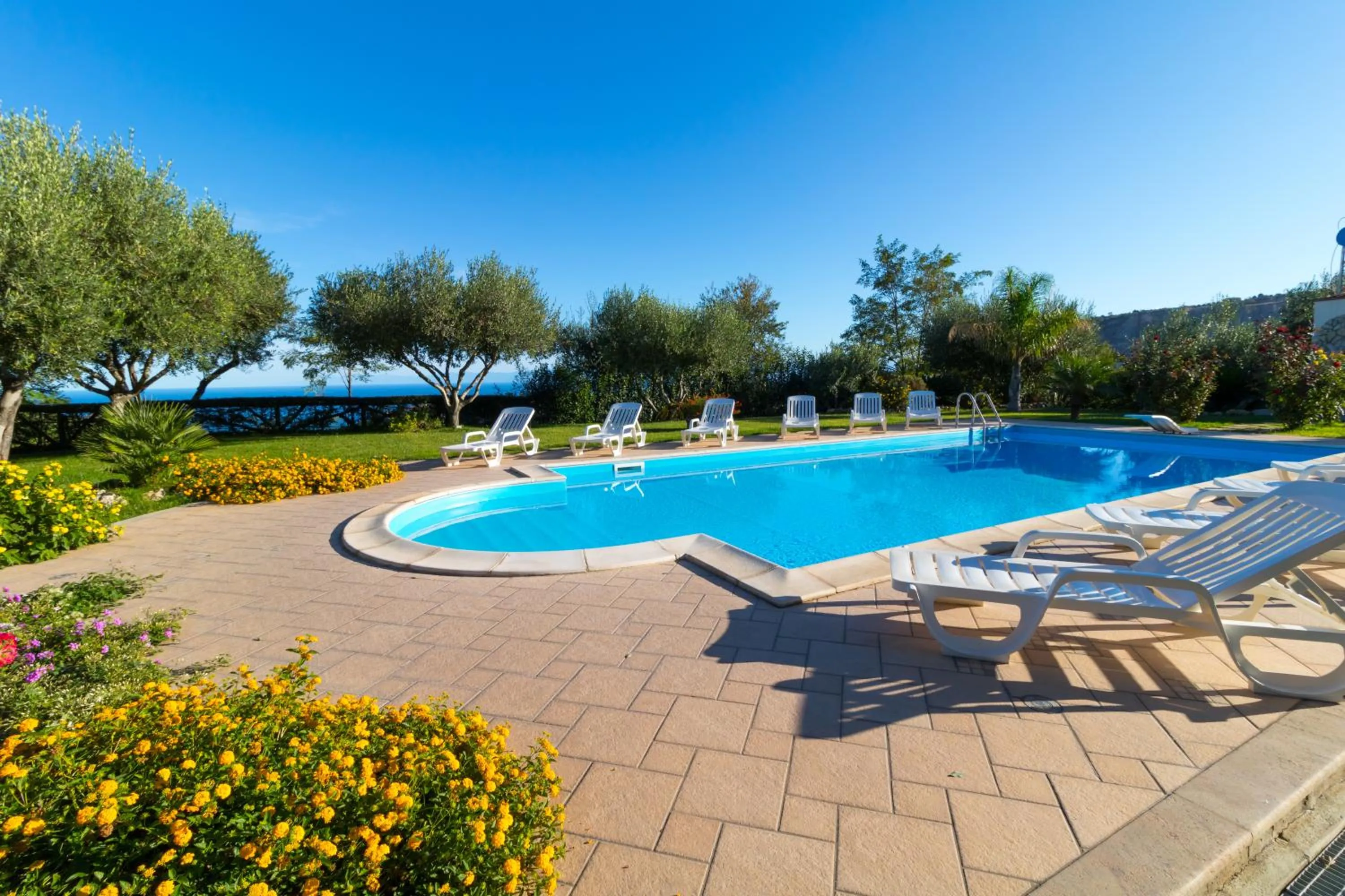 Swimming pool in Villa Garden