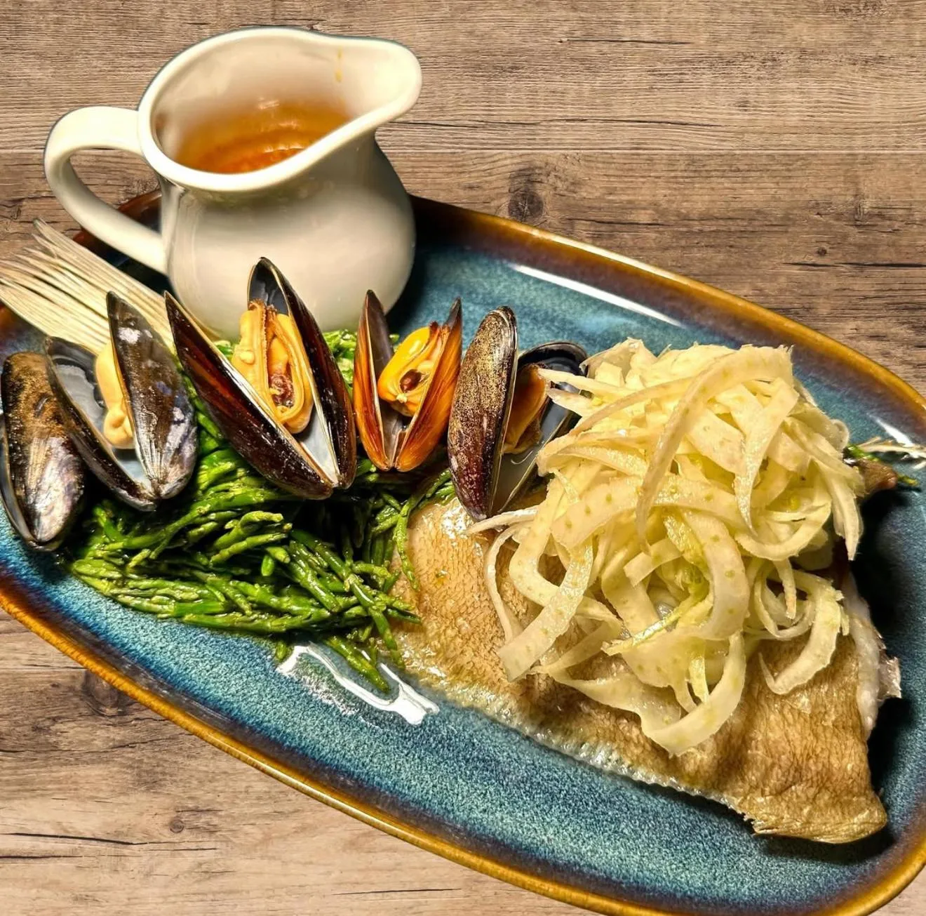 Restaurant/places to eat in The Nest Hotel & Restaurant