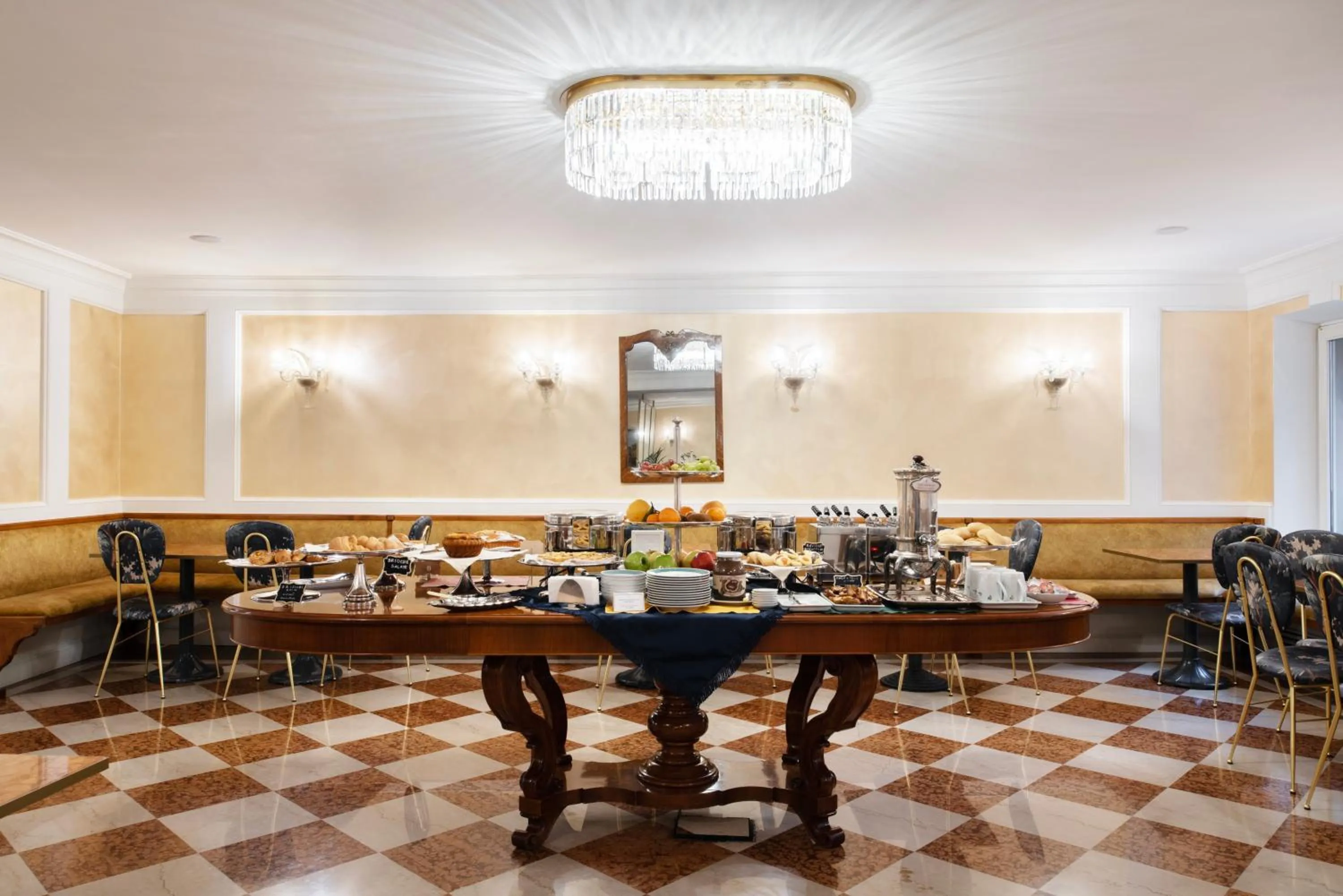 Breakfast in Art Hotel Orologio