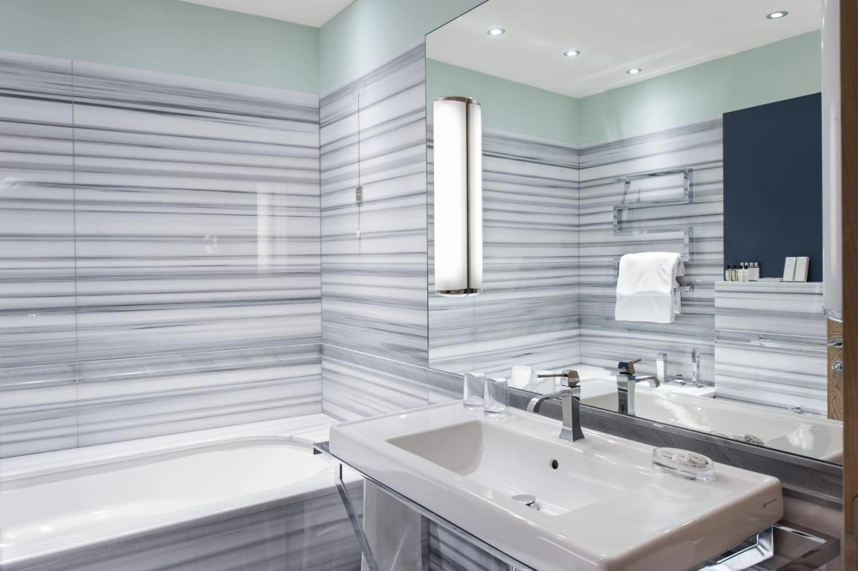 Bathroom in Art Hotel Orologio