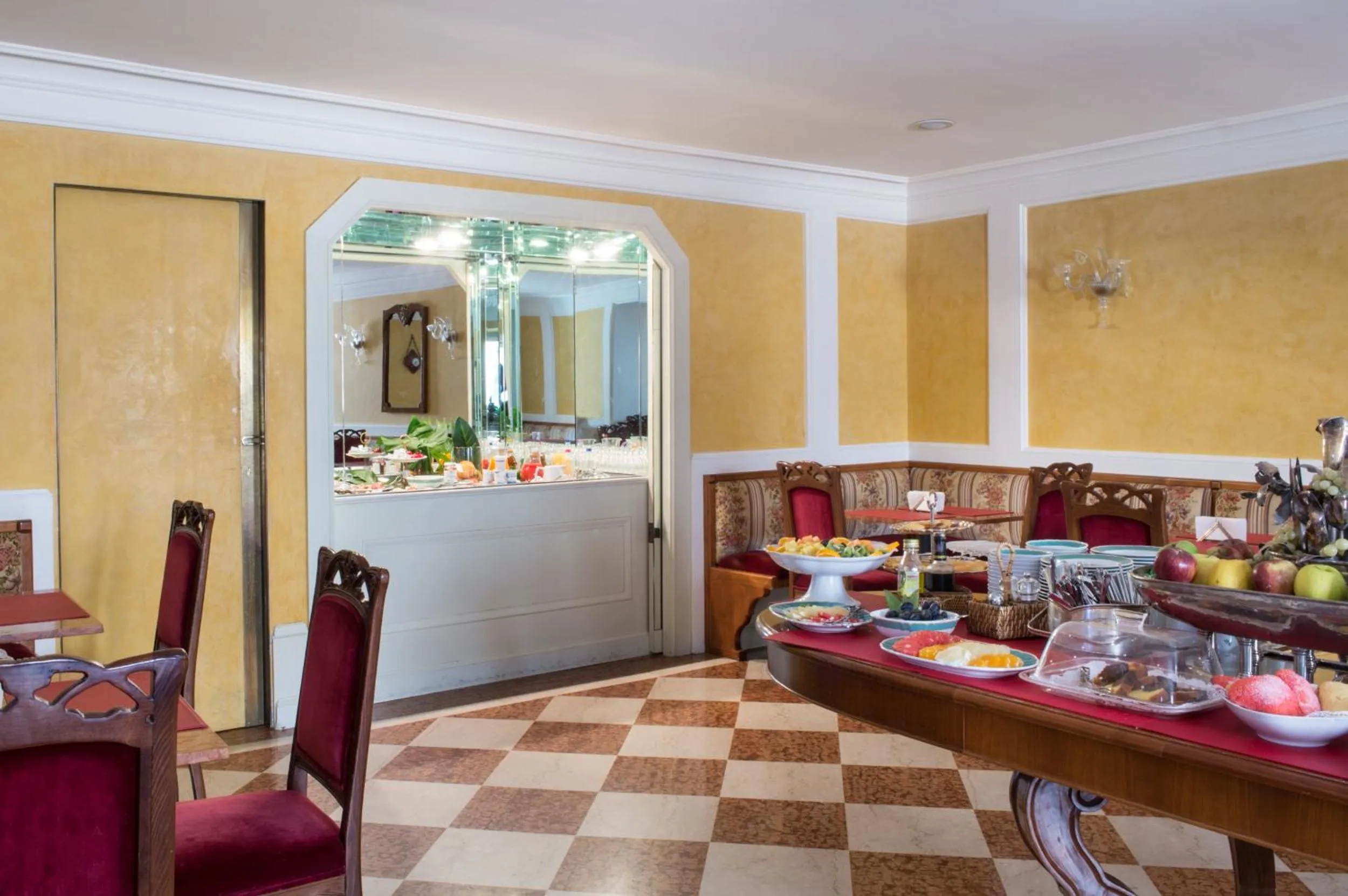 Restaurant/places to eat in Art Hotel Orologio