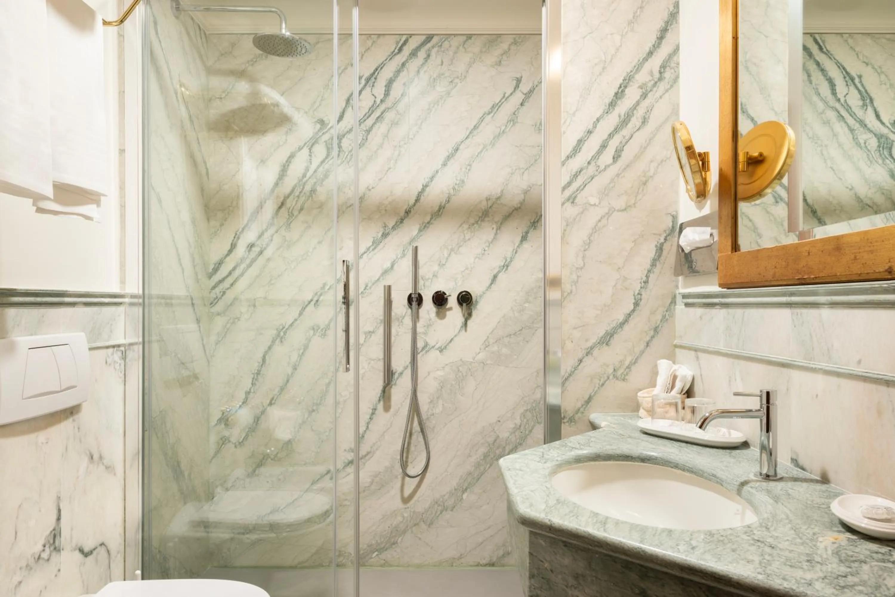 Bathroom in Art Hotel Orologio