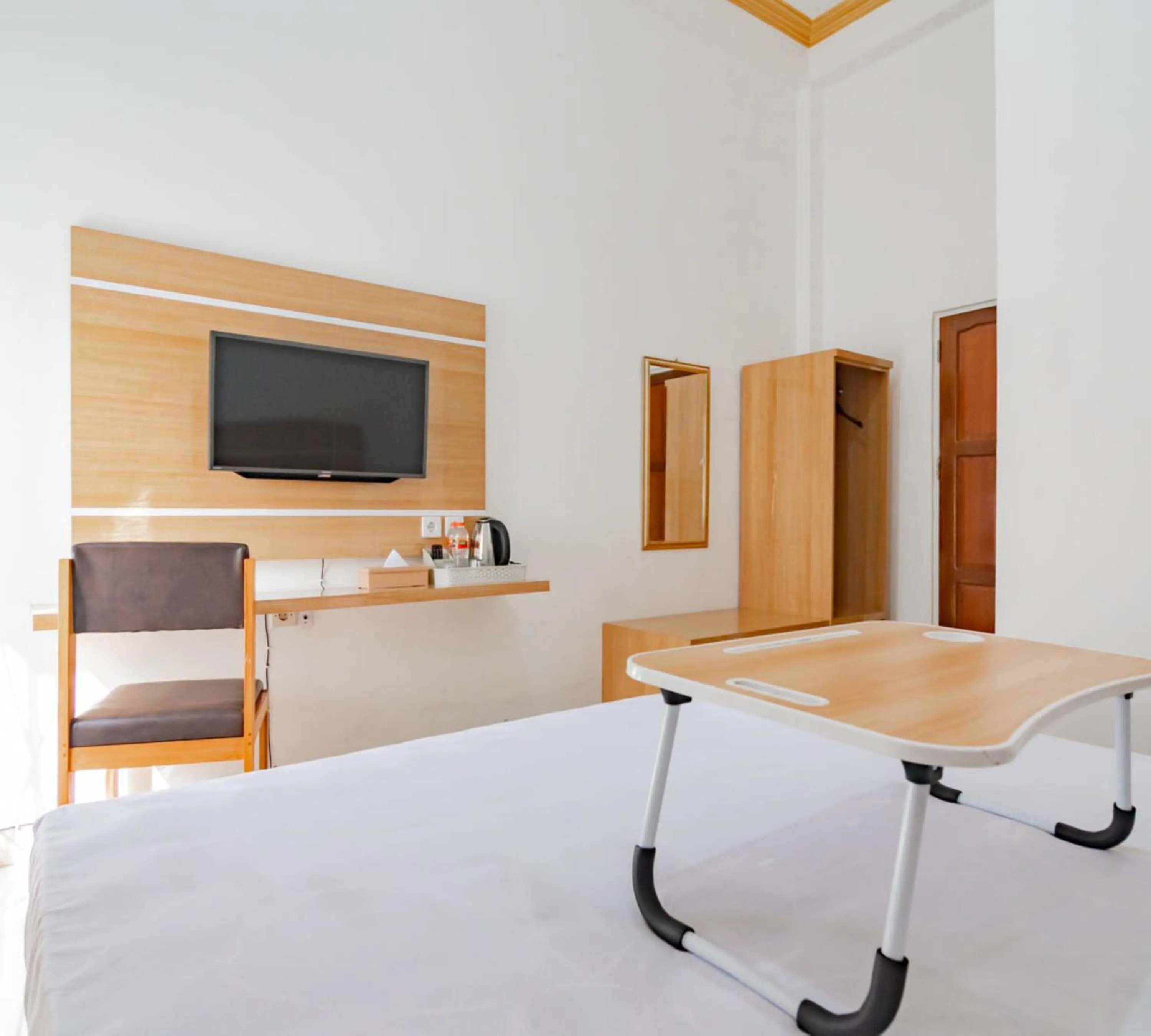 TV and multimedia in Urbanview Hotel Bundaran Besar Palangkaraya by RedDoorz