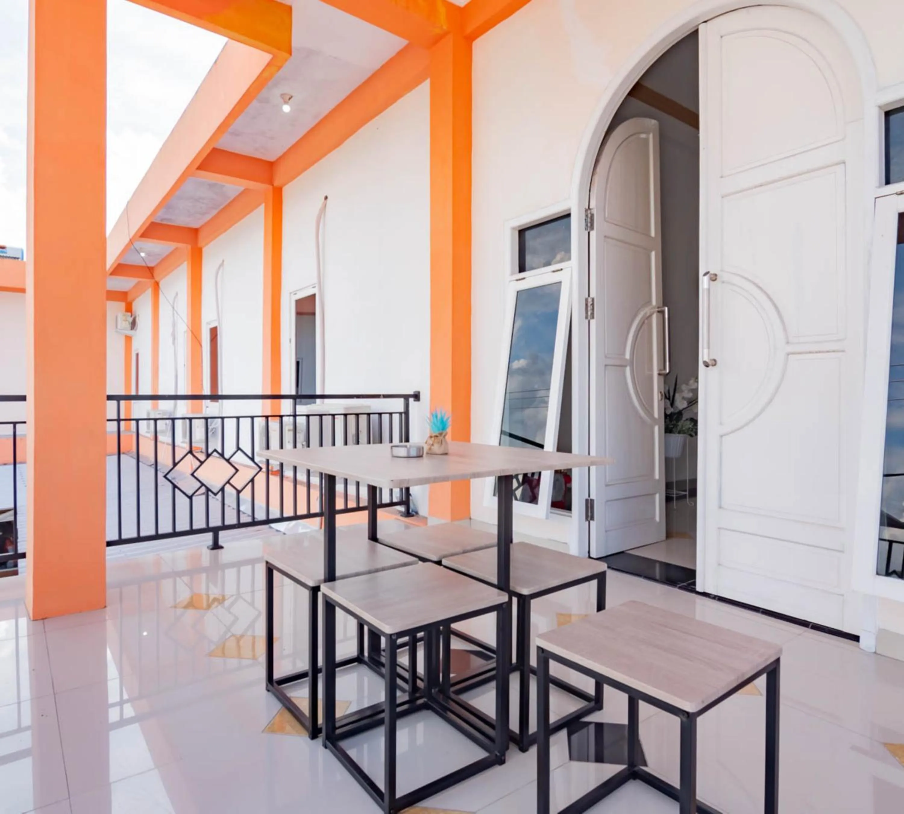 Balcony/Terrace in Urbanview Hotel Bundaran Besar Palangkaraya by RedDoorz