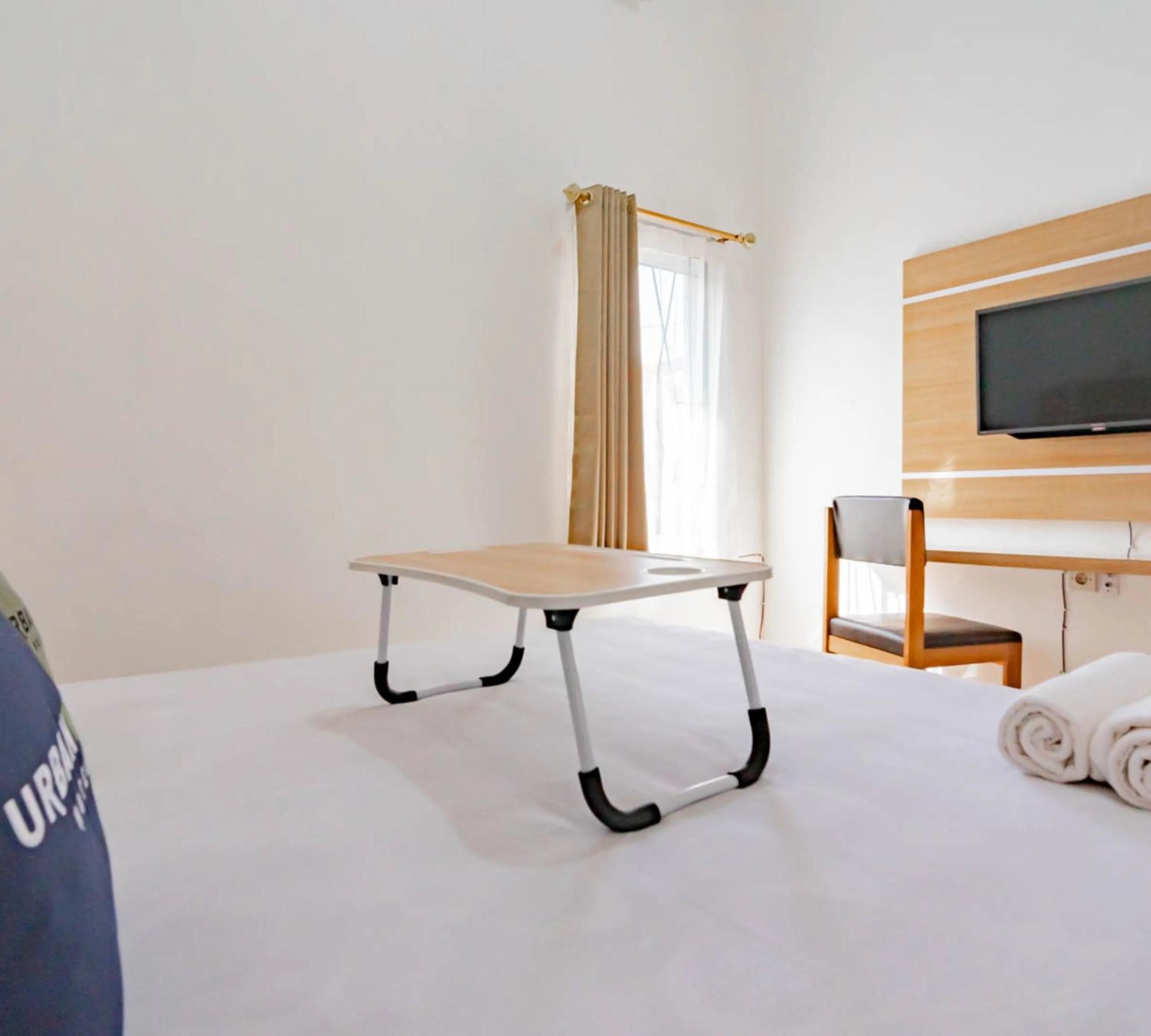 Bedroom, Bed in Urbanview Hotel Bundaran Besar Palangkaraya by RedDoorz