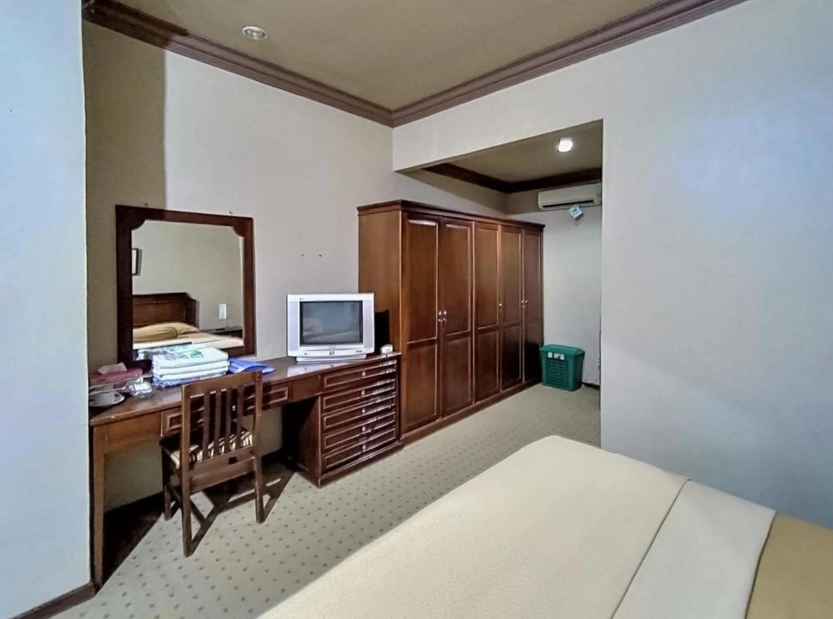 Bedroom, Bed in Hotel Indiana Syariah Mitra RedDoorz