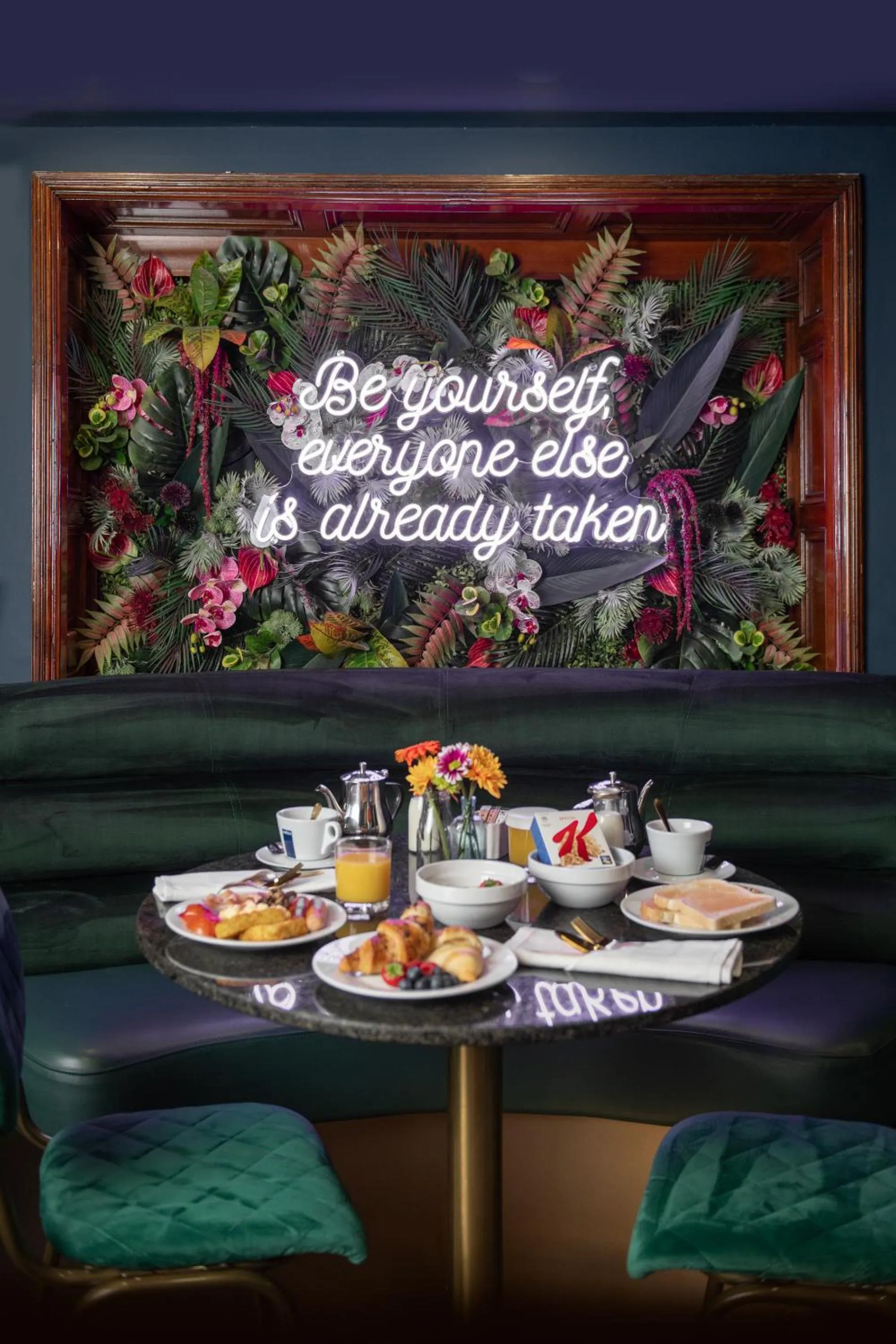 Breakfast in 62 Castle Street Hotel