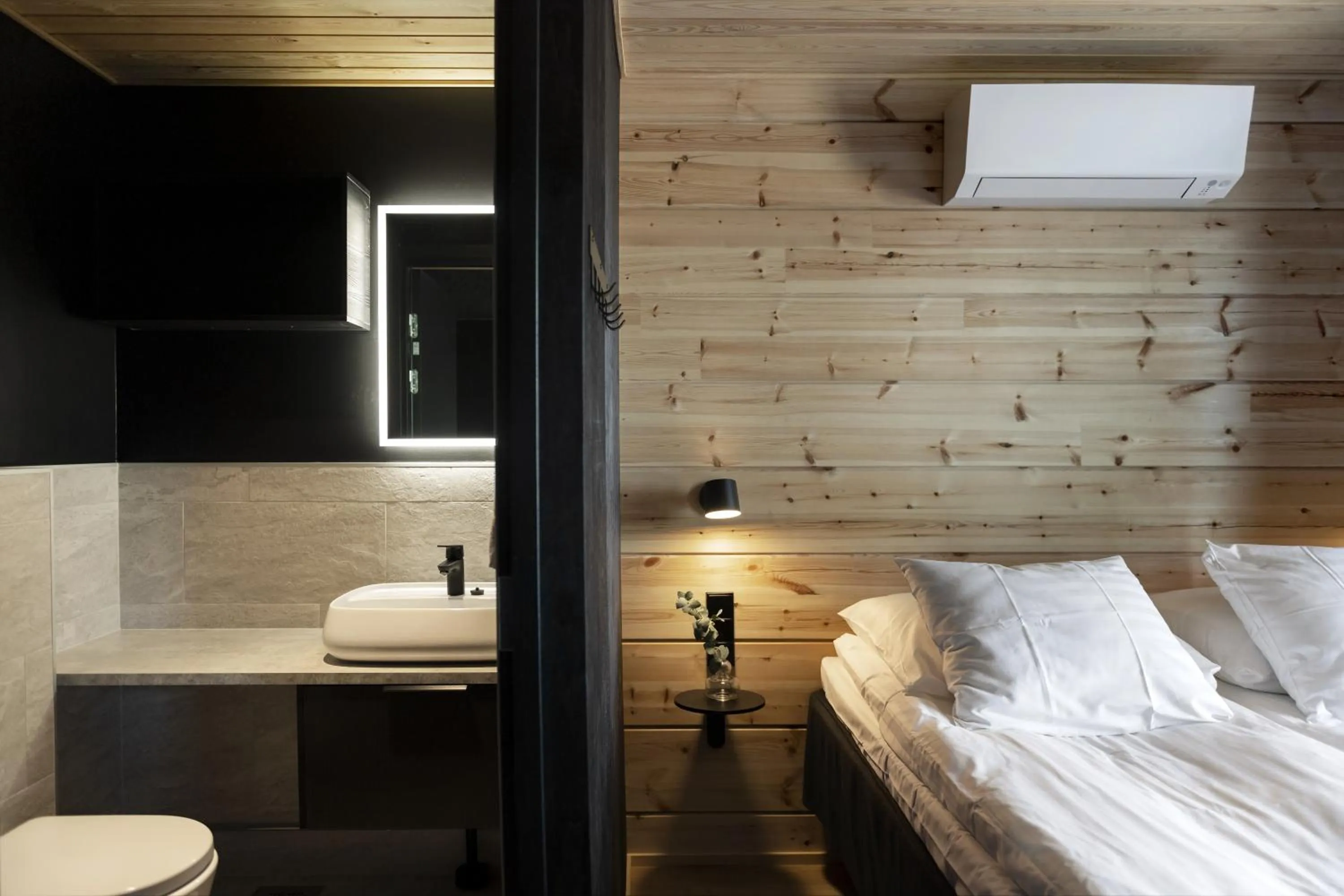 Toilet, Bed in Break Sokos Hotel Tykkimäki Resort