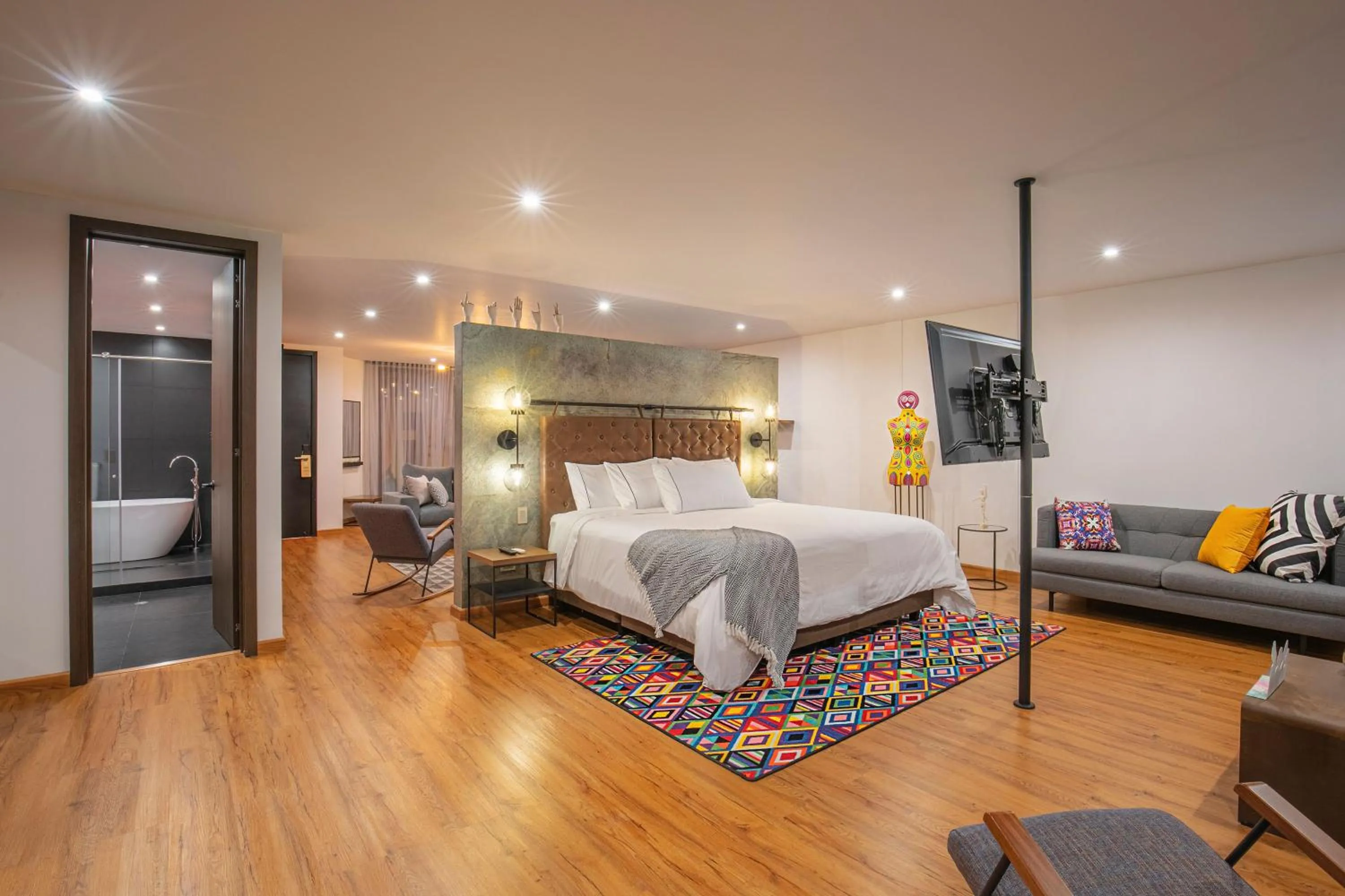 Photo of the whole room, Bed in Hotel V1501