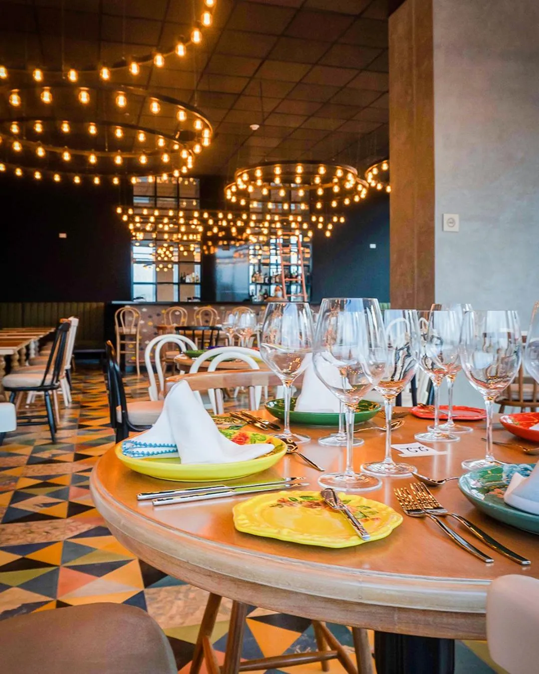 Restaurant/places to eat in Hotel V1501