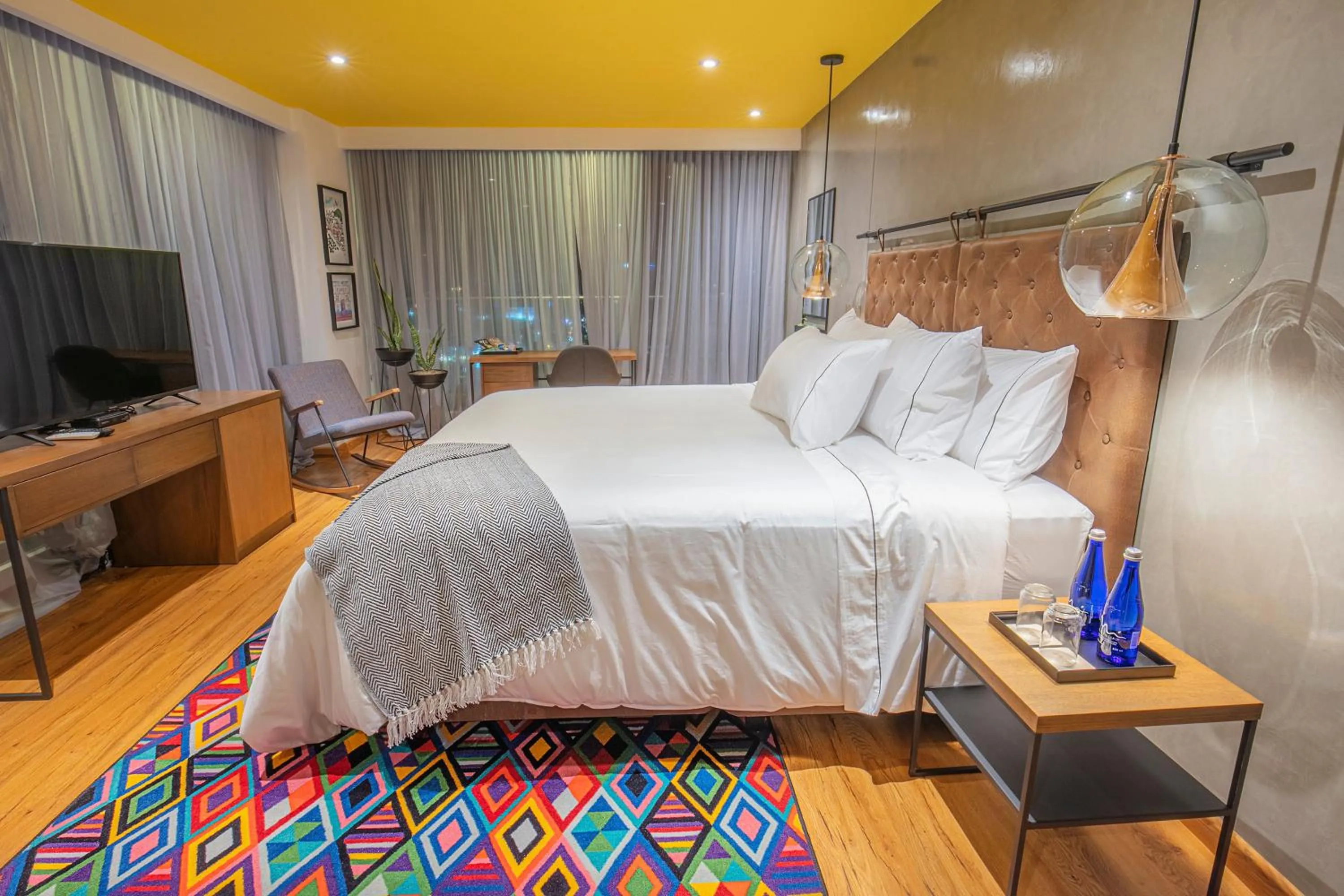 Photo of the whole room, Bed in Hotel V1501