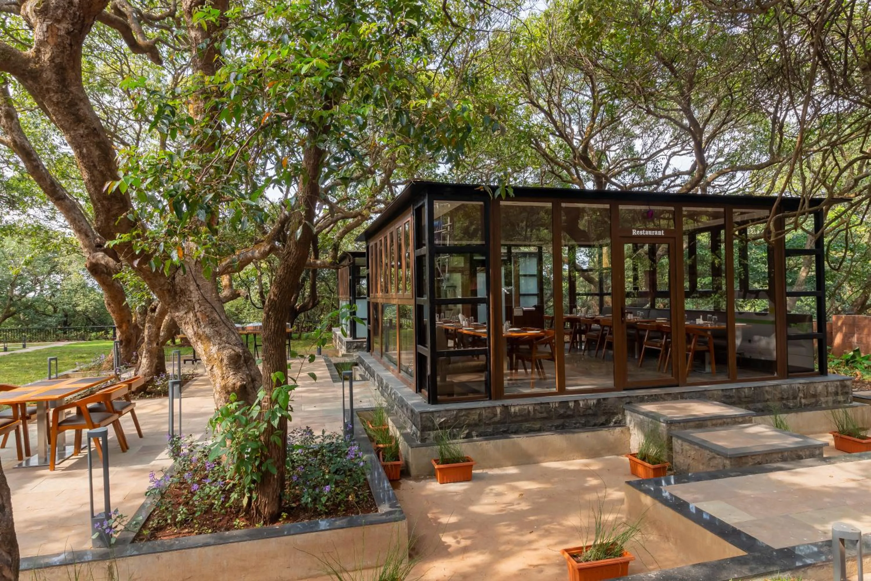 Restaurant/places to eat in R R Heritage Resort Pure Vegetarian