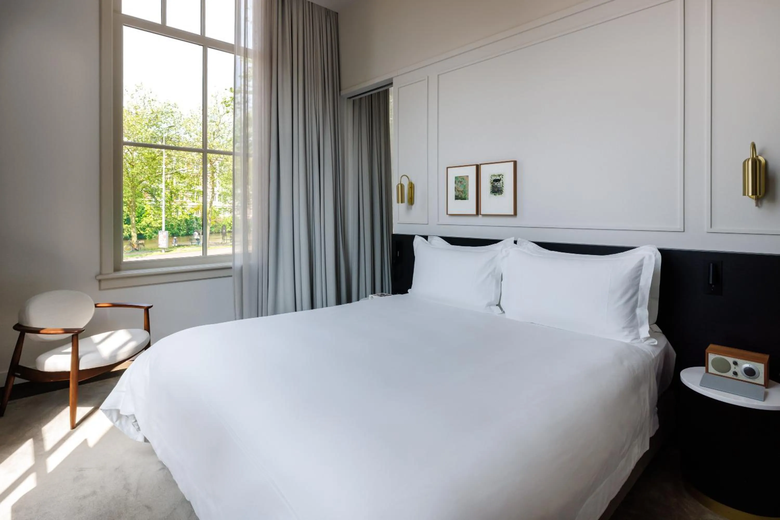 Bedroom, Bed in Pillows Grand Boutique Hotel Maurits at the Park - Small Luxury Hotels