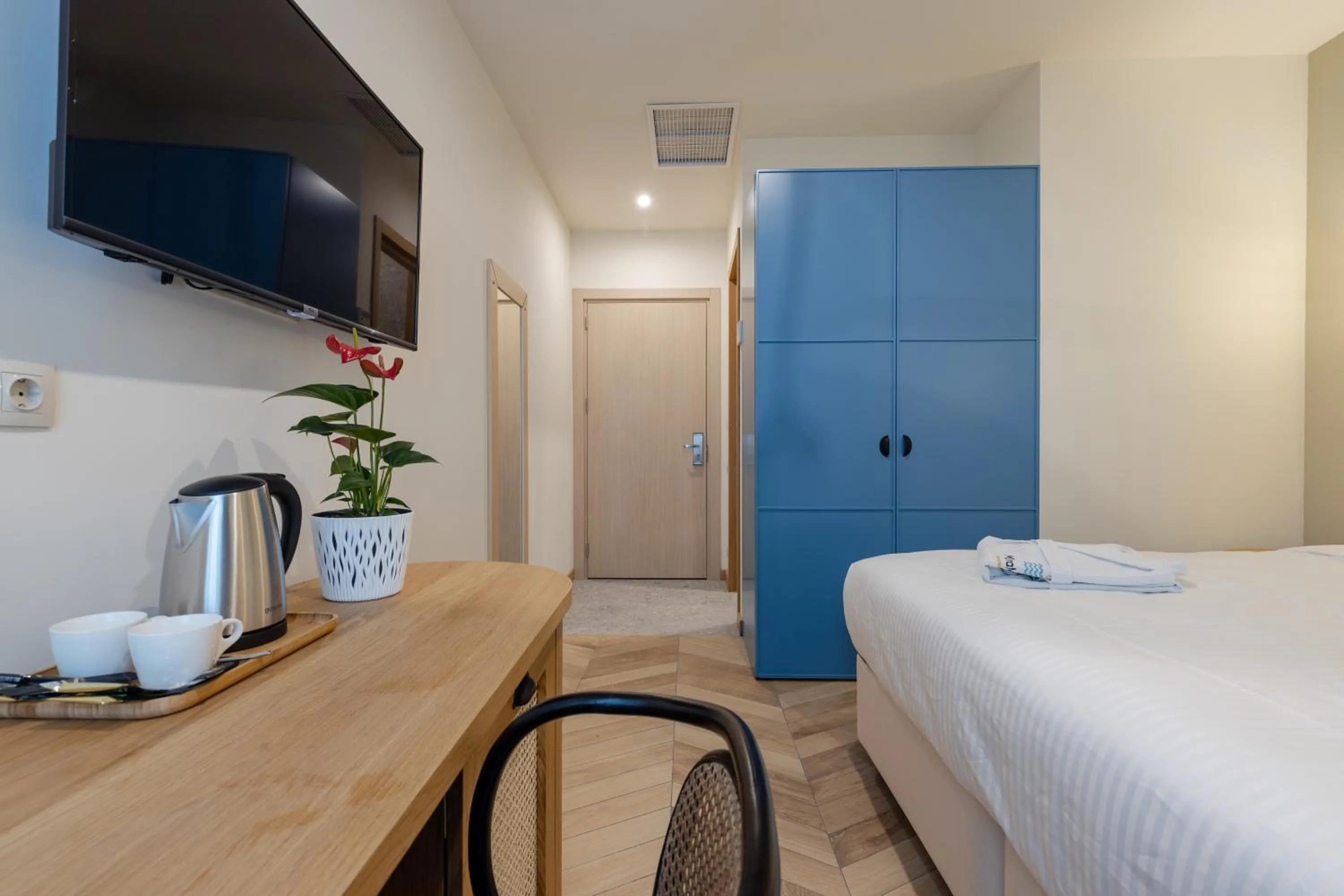 Bedroom, Bed in MiraMar Luxury Residences