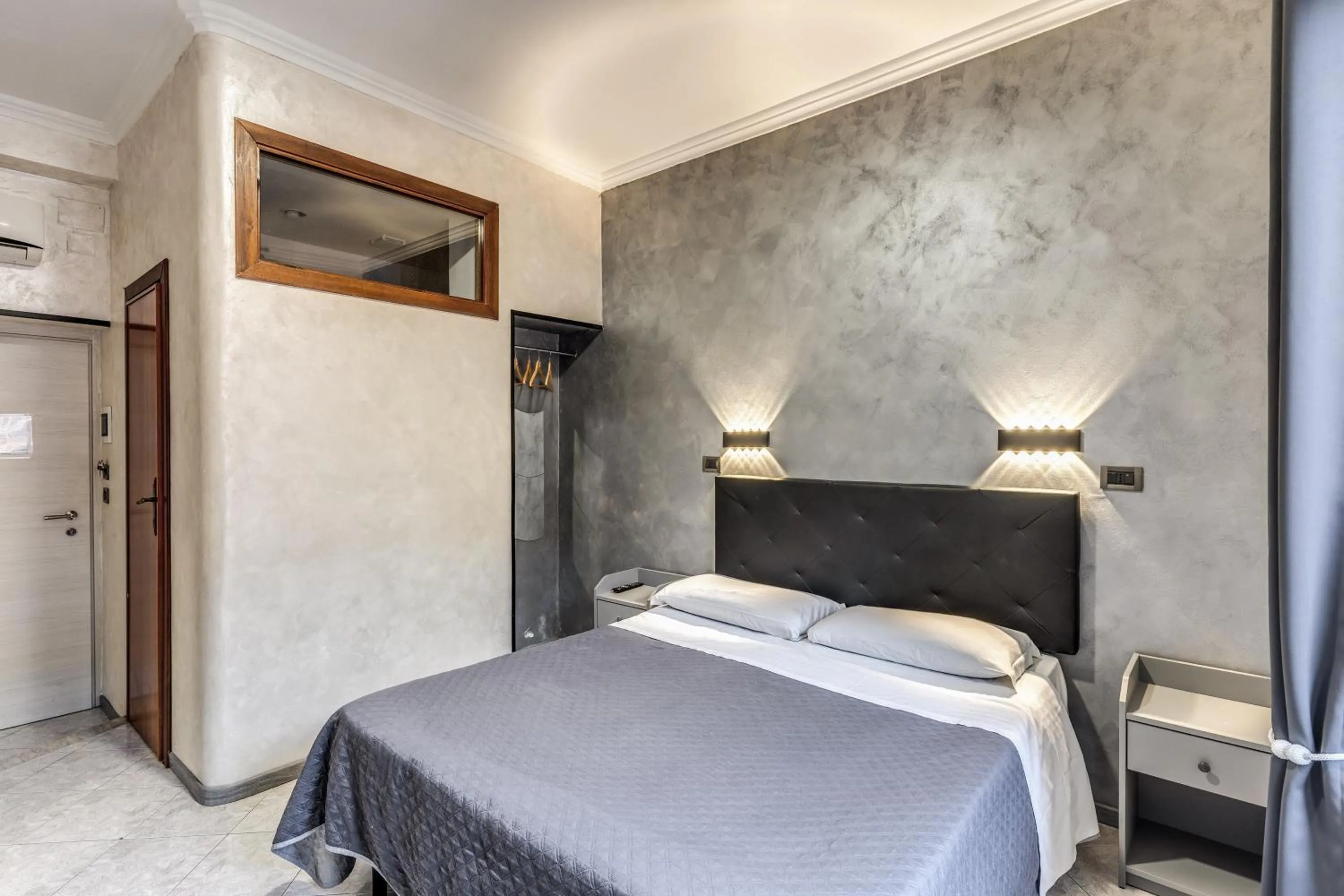 Photo of the whole room, Bed in Hotel Planet