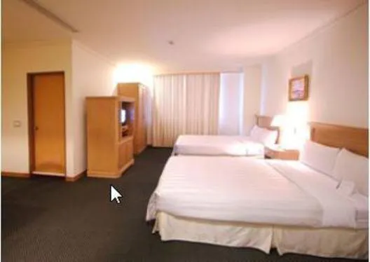 Photo of the whole room, Bed in Cambridge Hotel - Yung Kang