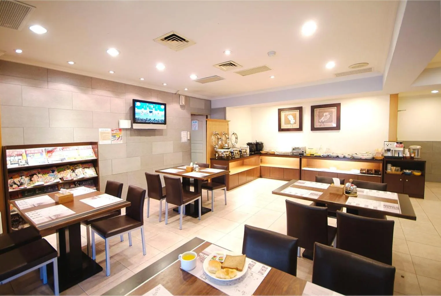 Restaurant/places to eat in Cambridge Hotel - Yung Kang