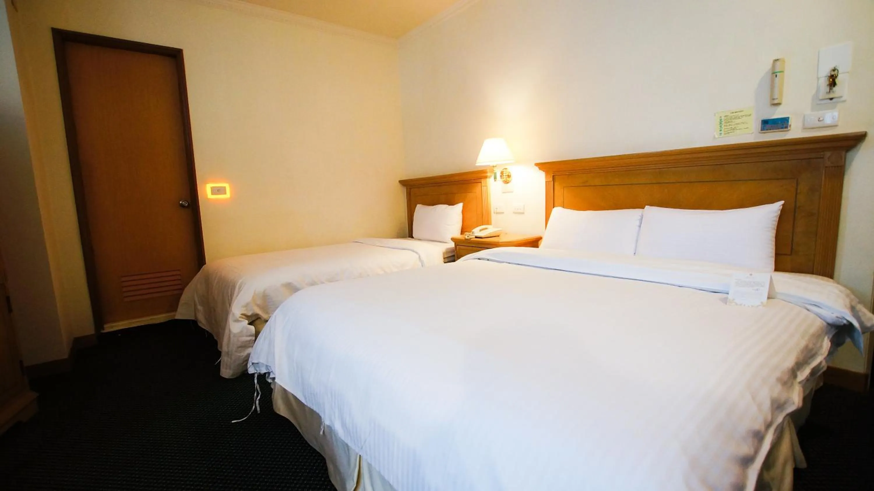 Bed in Cambridge Hotel - Yung Kang