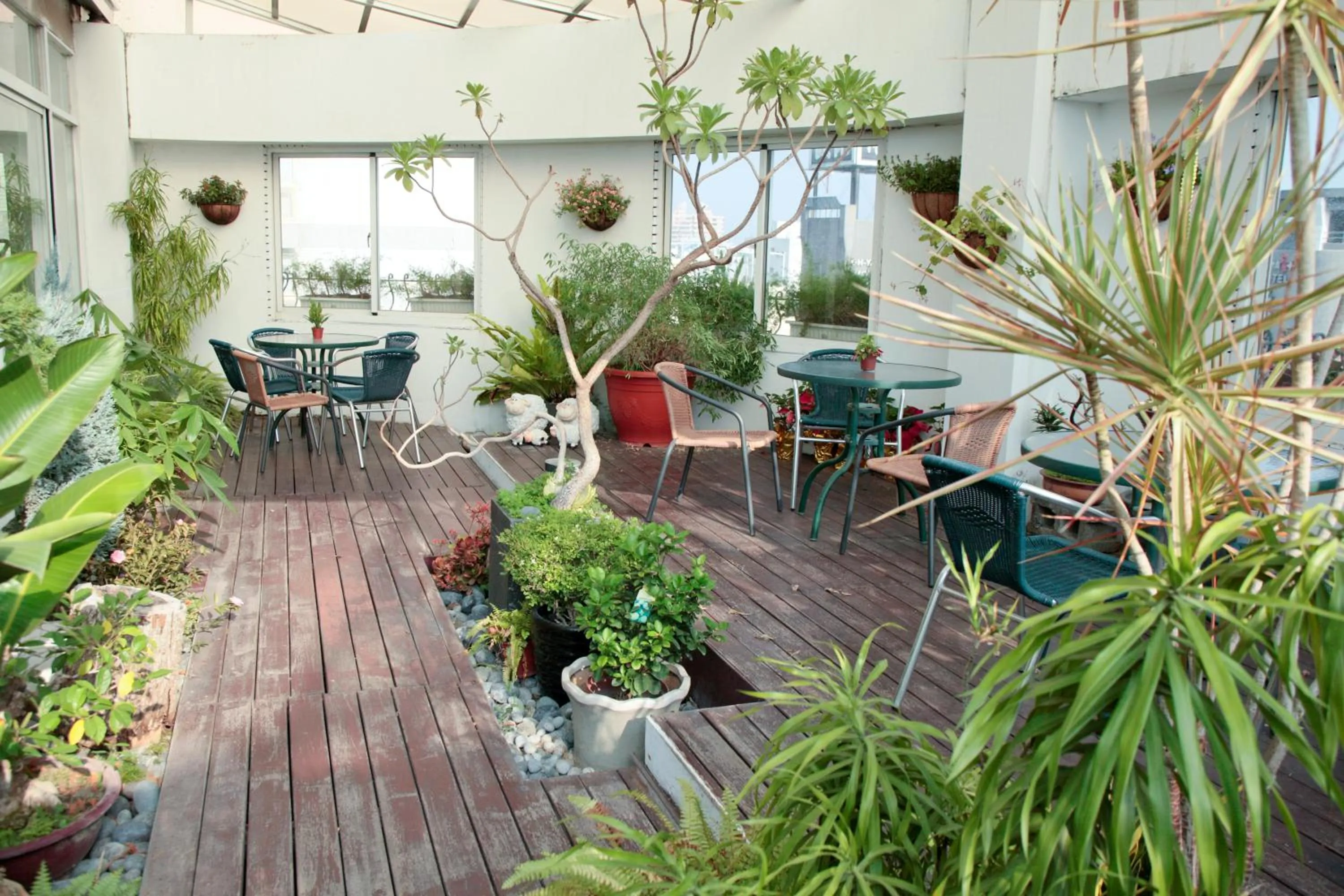 Cambridge Hotel - Yung Kang