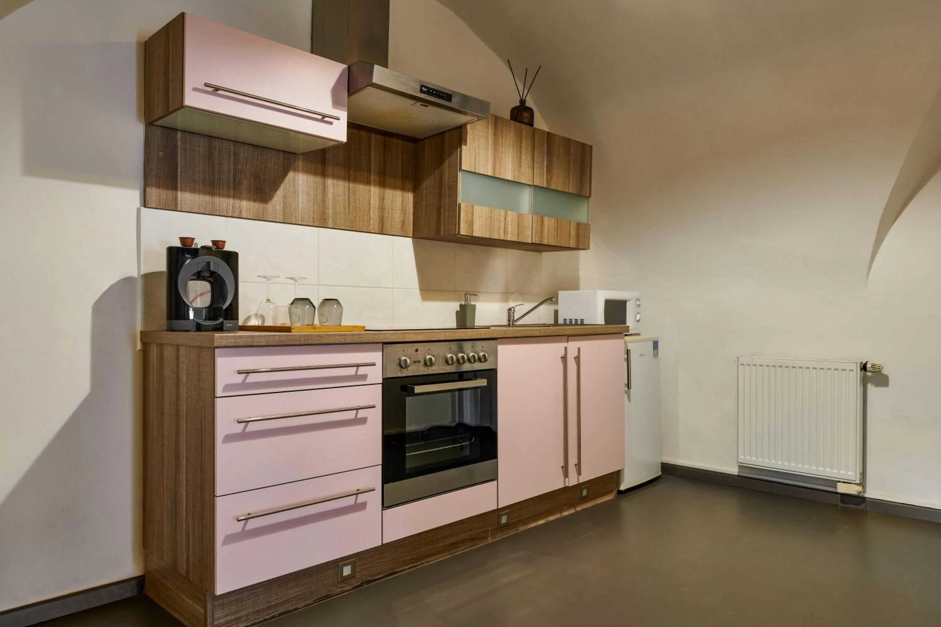 kitchen in Orangerie Garden by KH