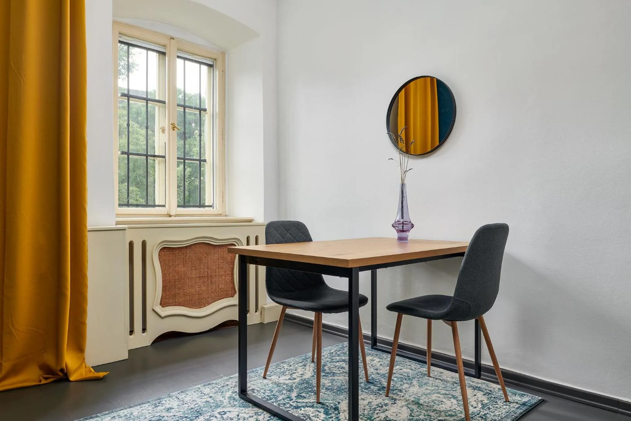 Seating area in Orangerie Garden by KH