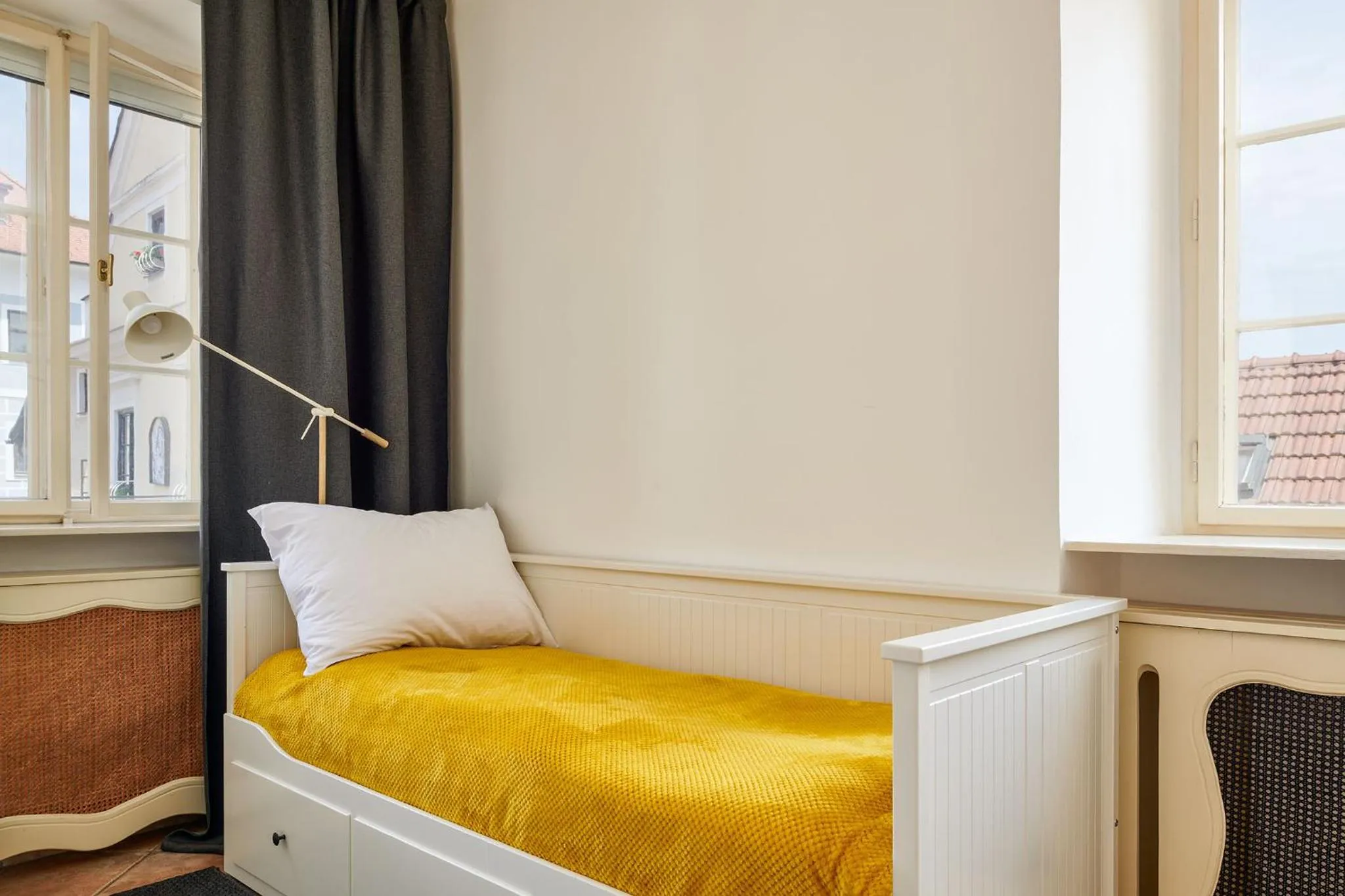 Bed in Orangerie Garden by KH