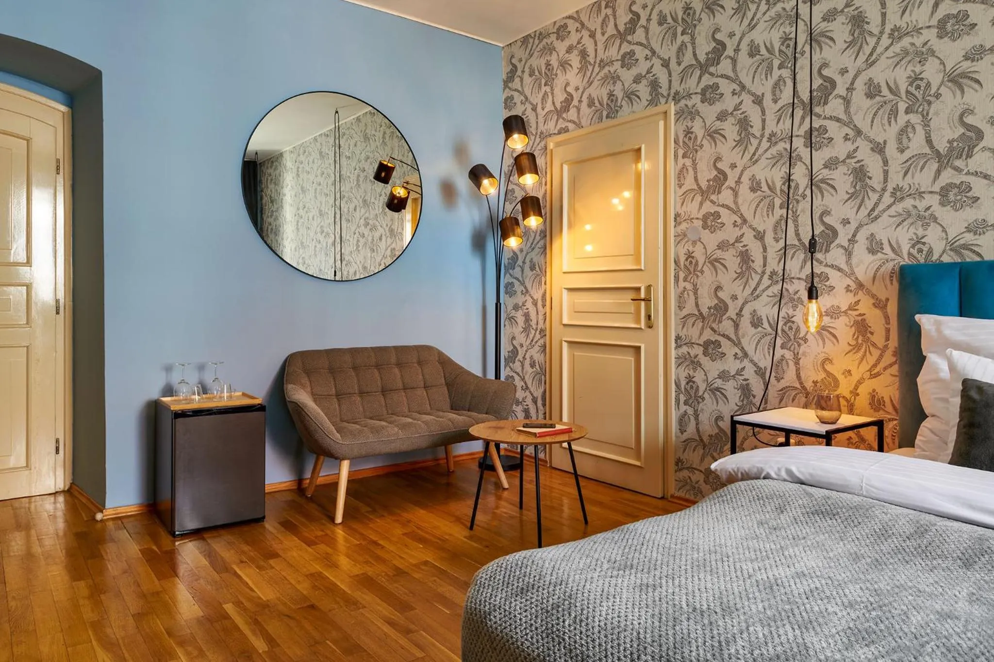 Photo of the whole room, Bed in Orangerie Garden by KH