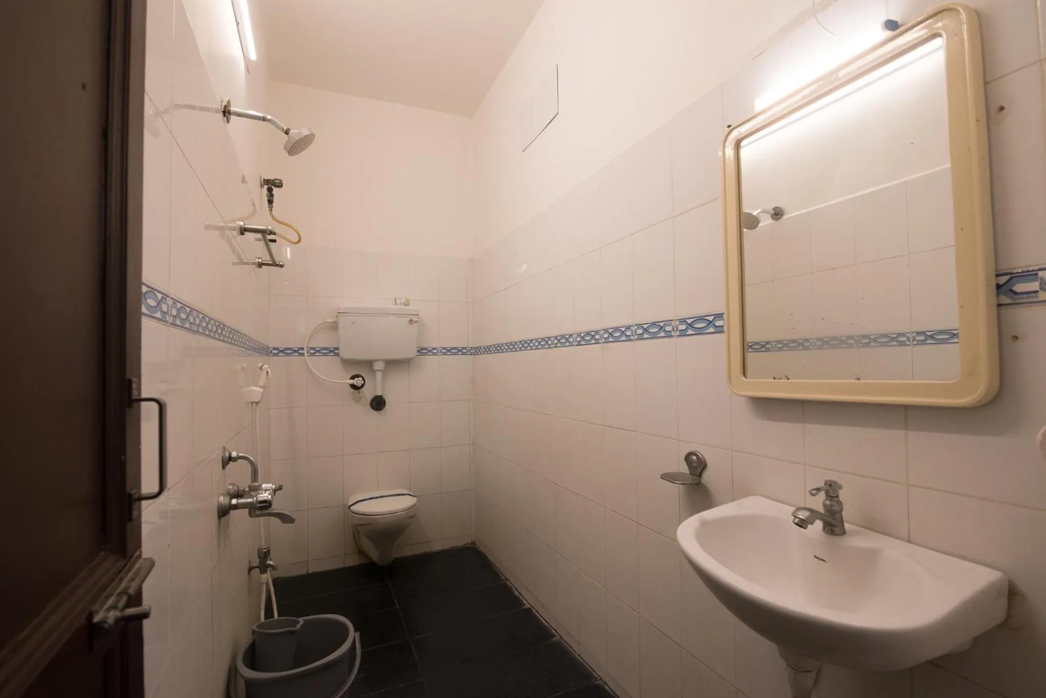 Bathroom in Arunik Inn