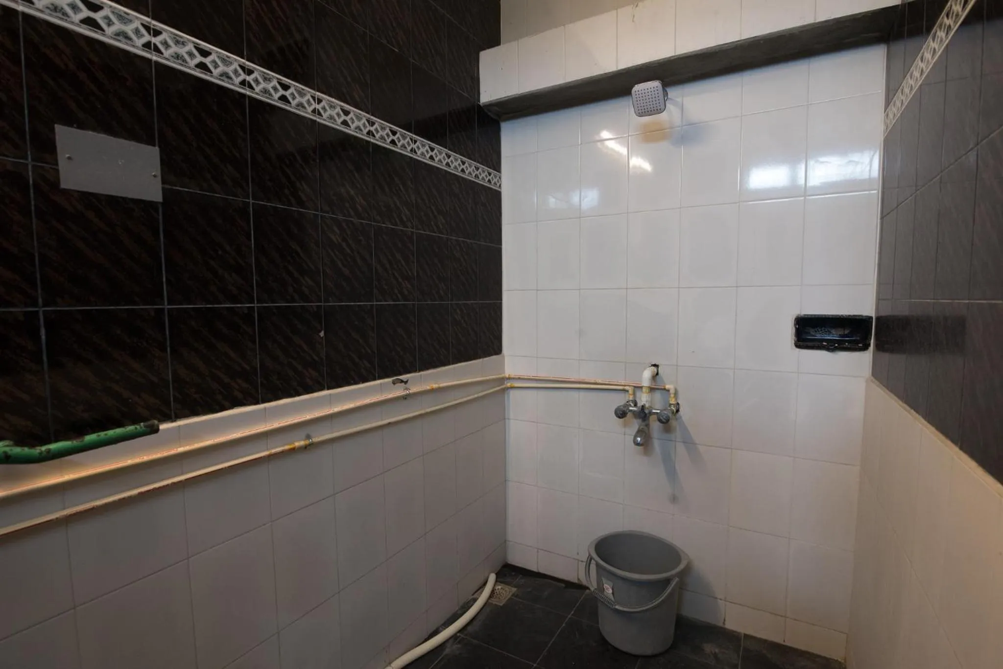 Bathroom in Arunik Inn