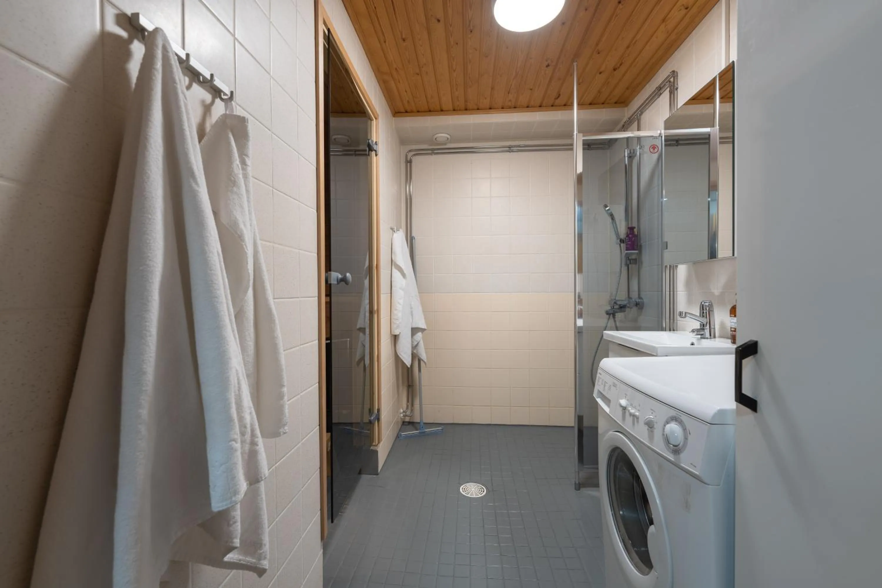 Shower in Kuukkeli Apartments Teerenpesue E 33