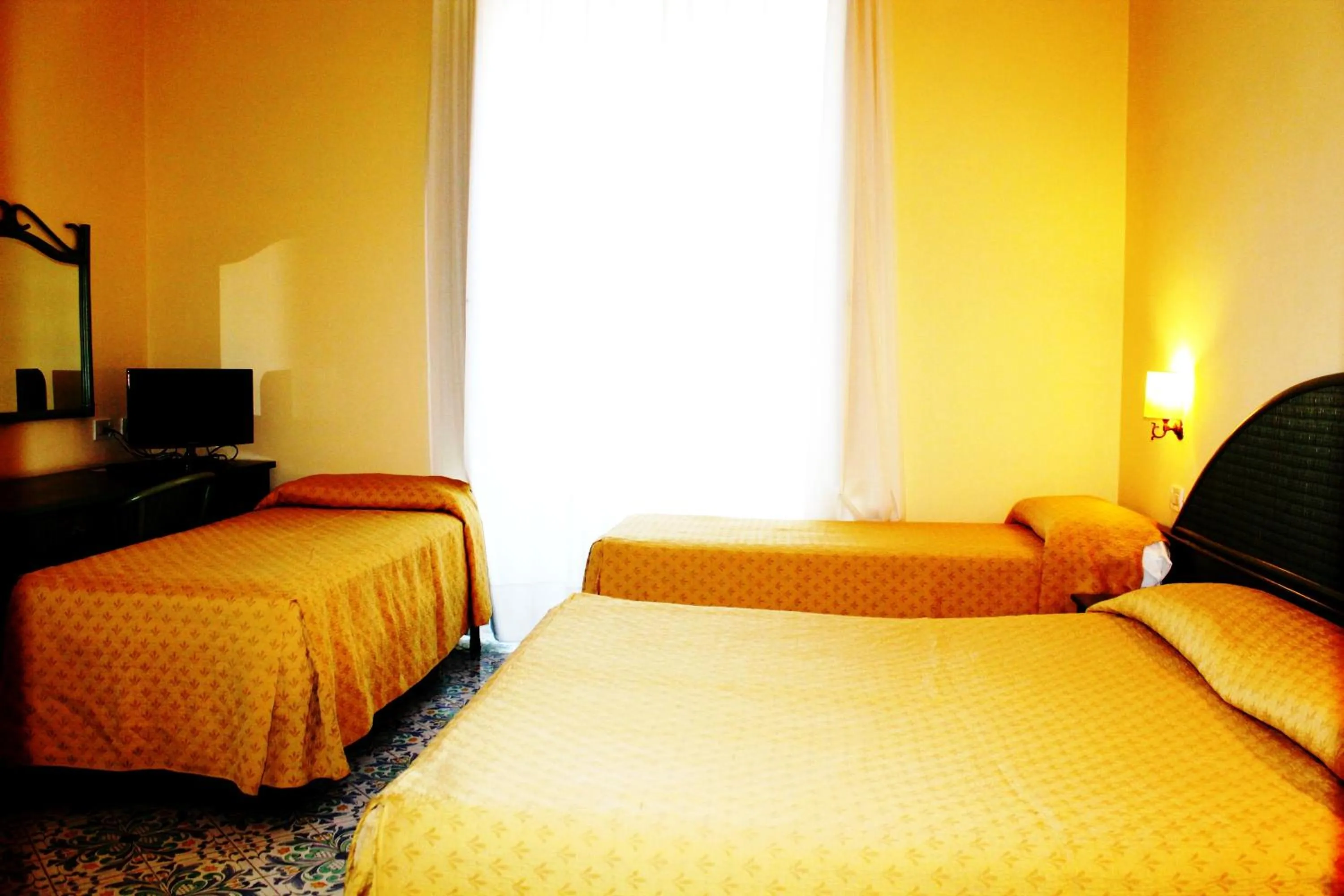 Shower, Bed in Hotel Villa Maria