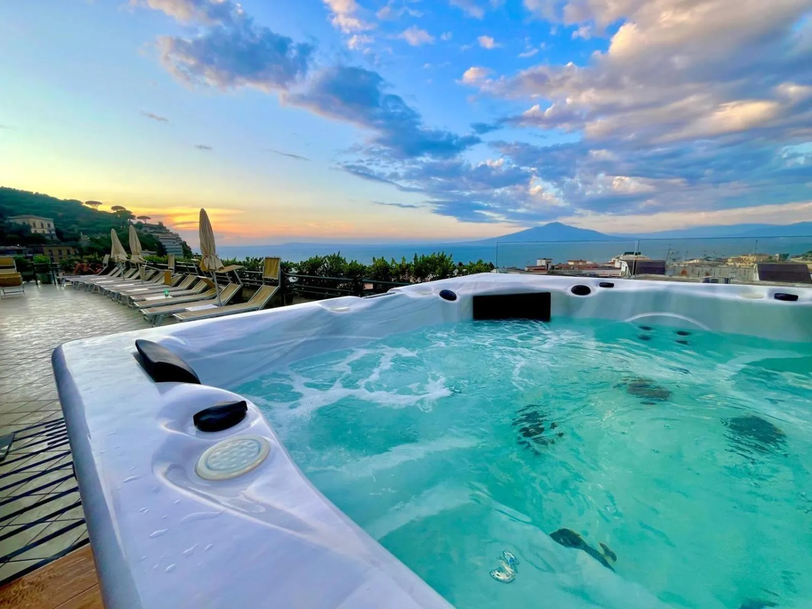 Hot Tub in Hotel Villa Maria