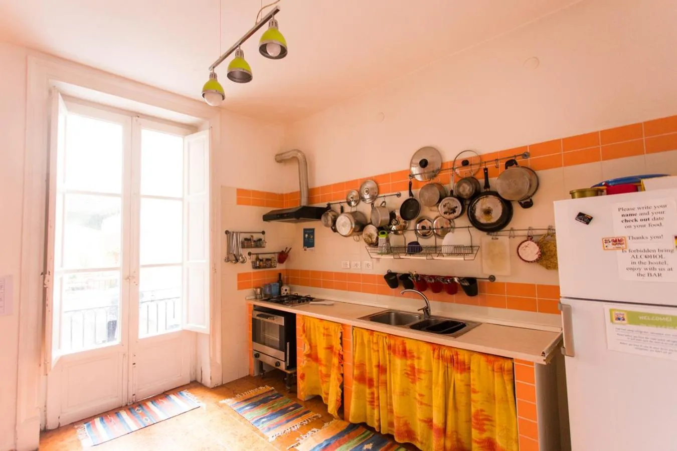 Kitchen or kitchenette in A Casa di Amici
