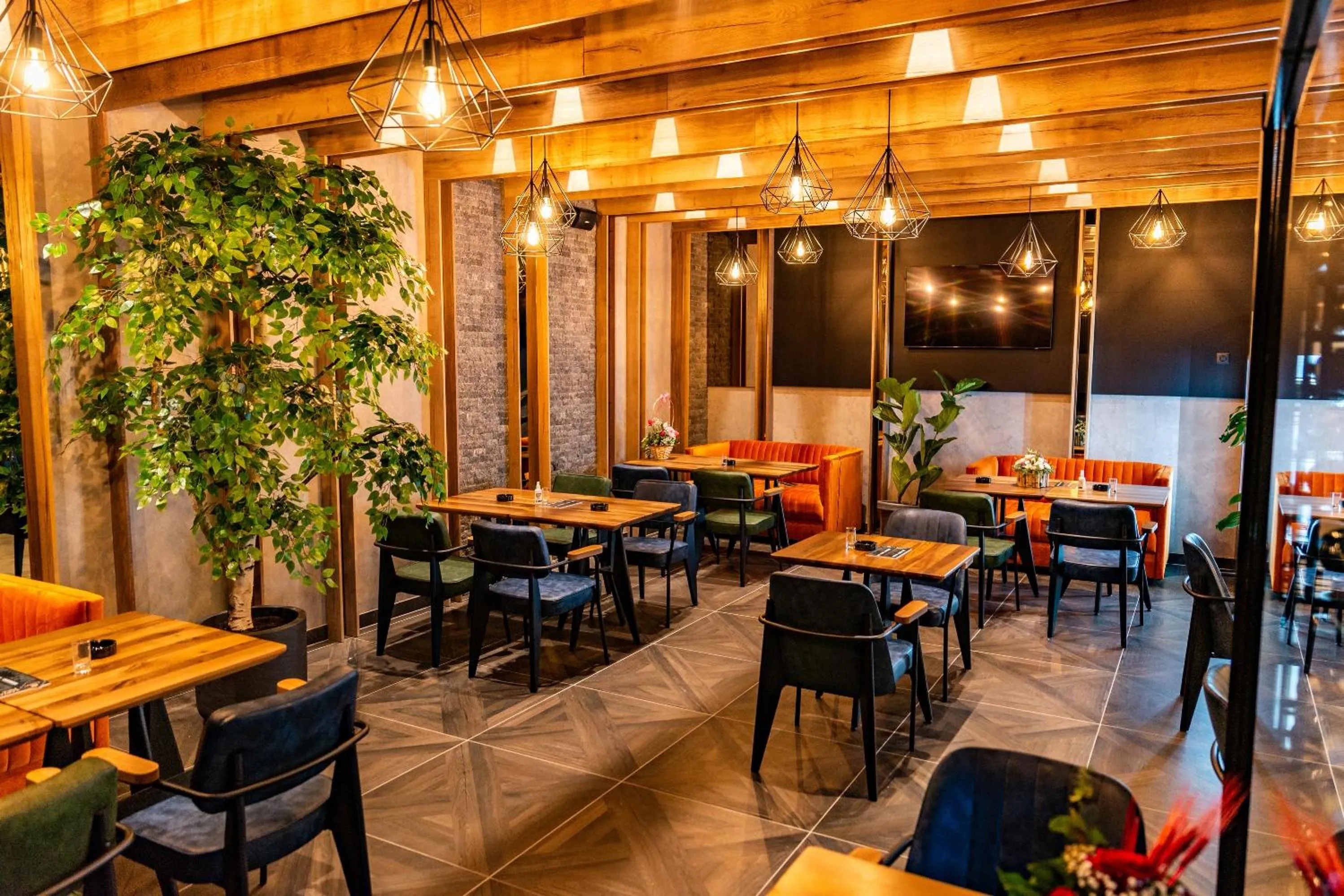 Restaurant/places to eat in Hotel Forest