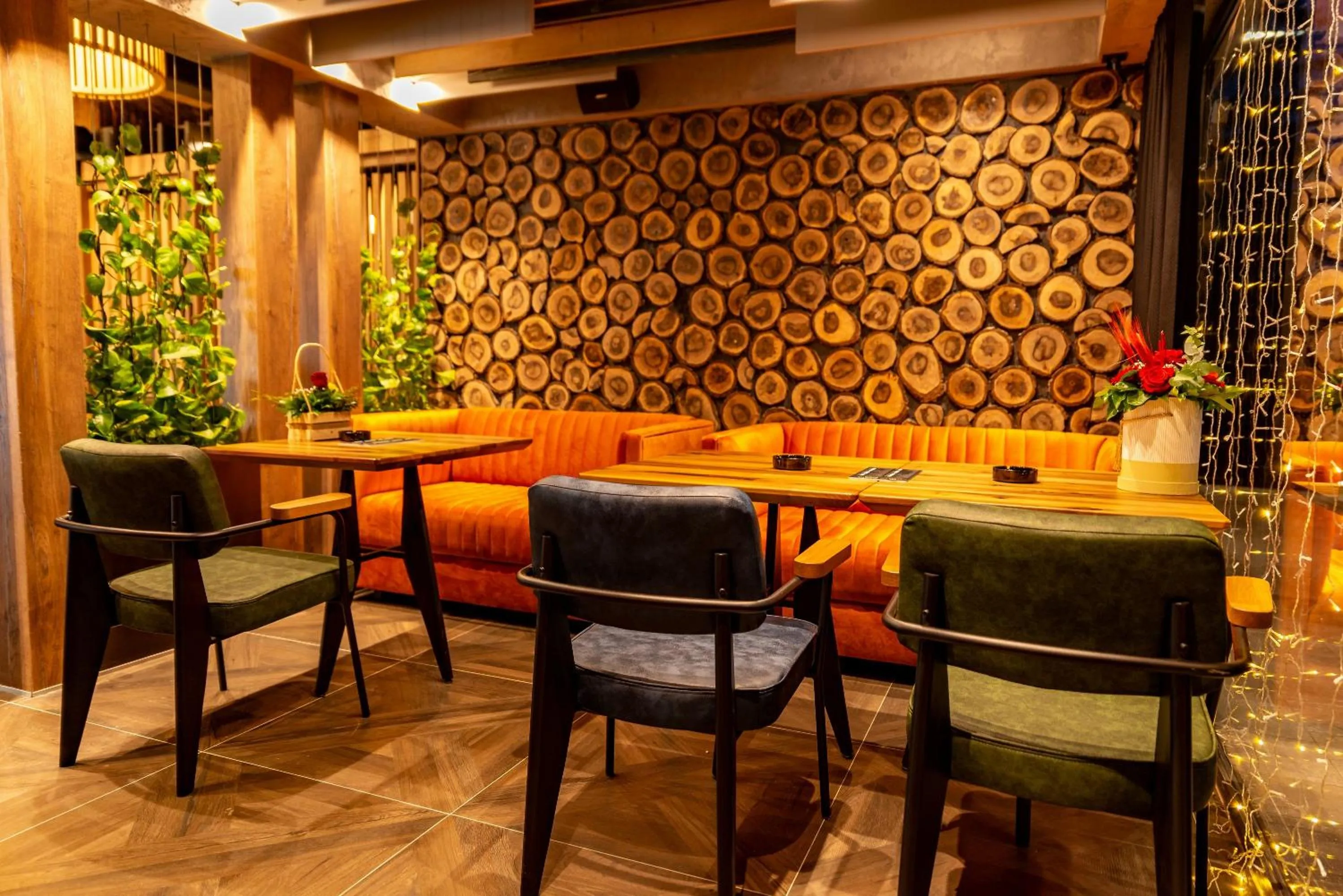 Restaurant/places to eat in Hotel Forest