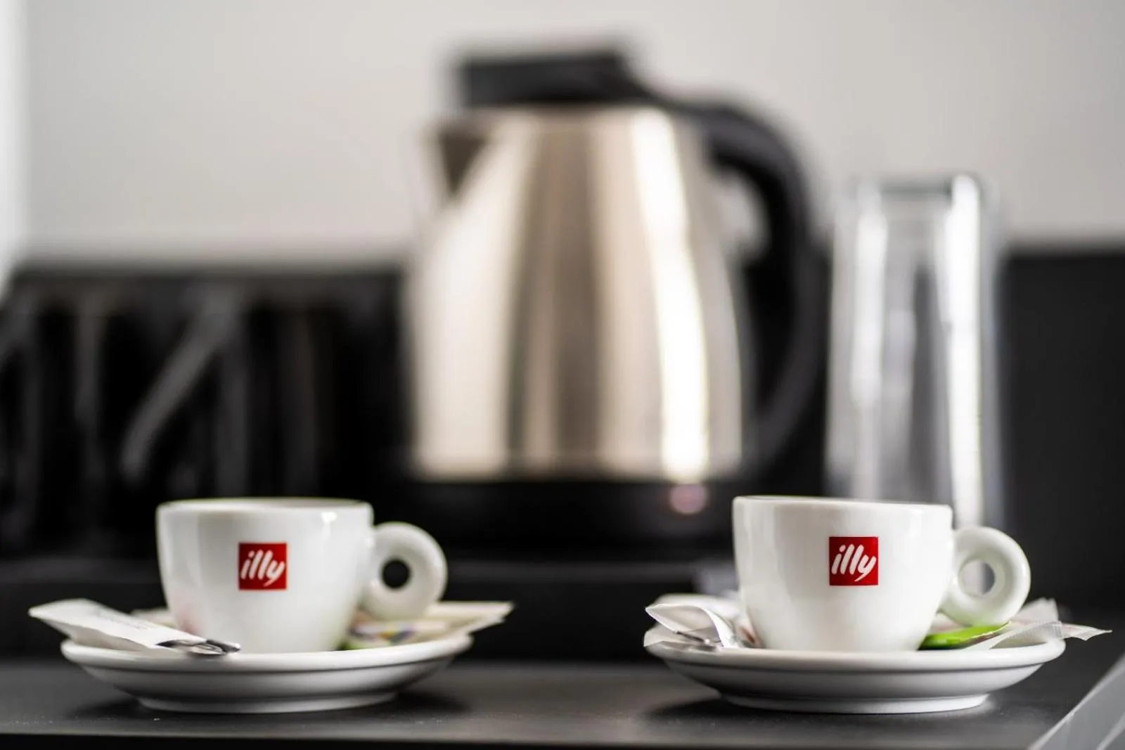 Coffee/tea facilities in White Trilogy