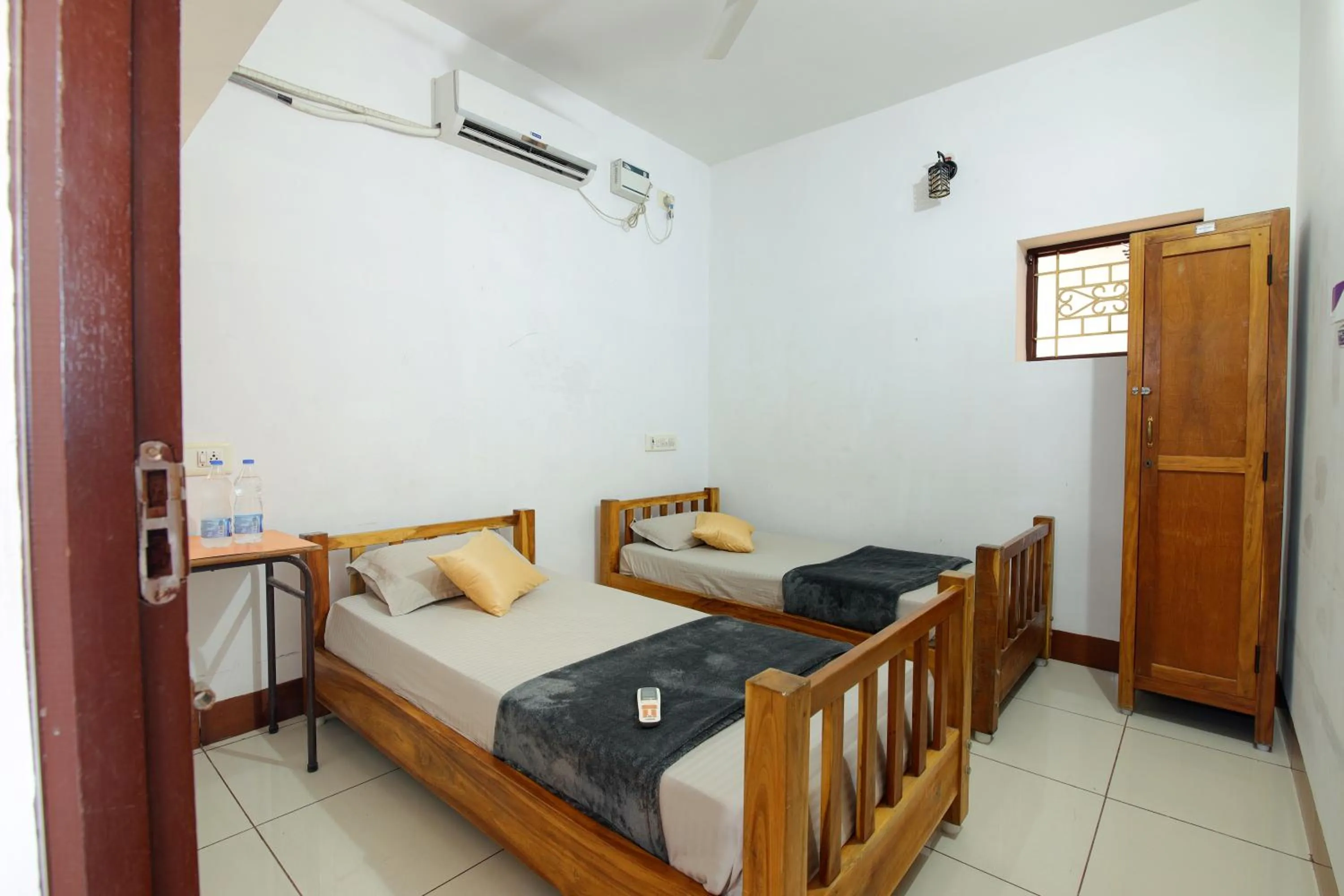 Bed in Manora Residency