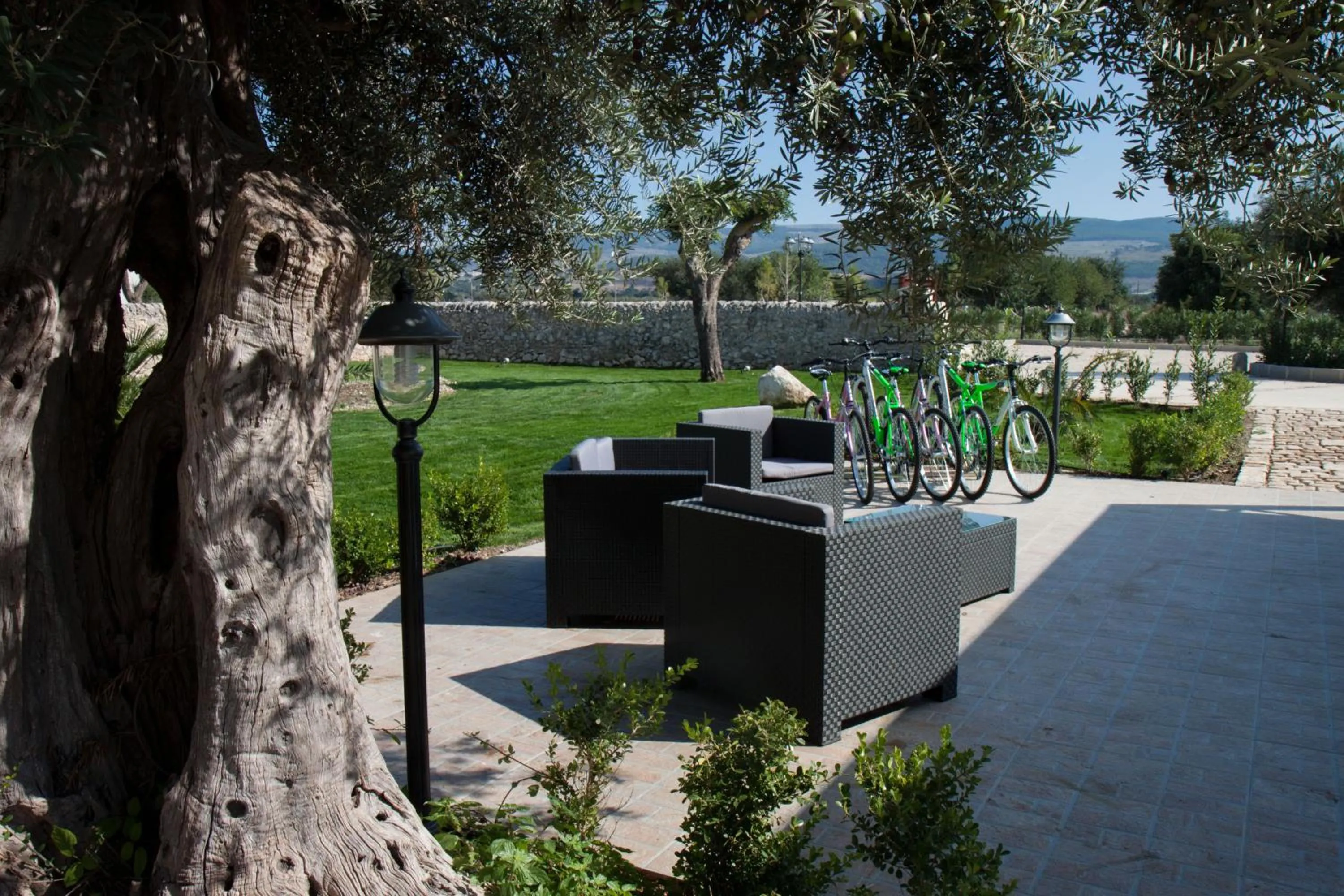 Patio in Serravalle Relais & Country Villa with private pool - Esclusive use