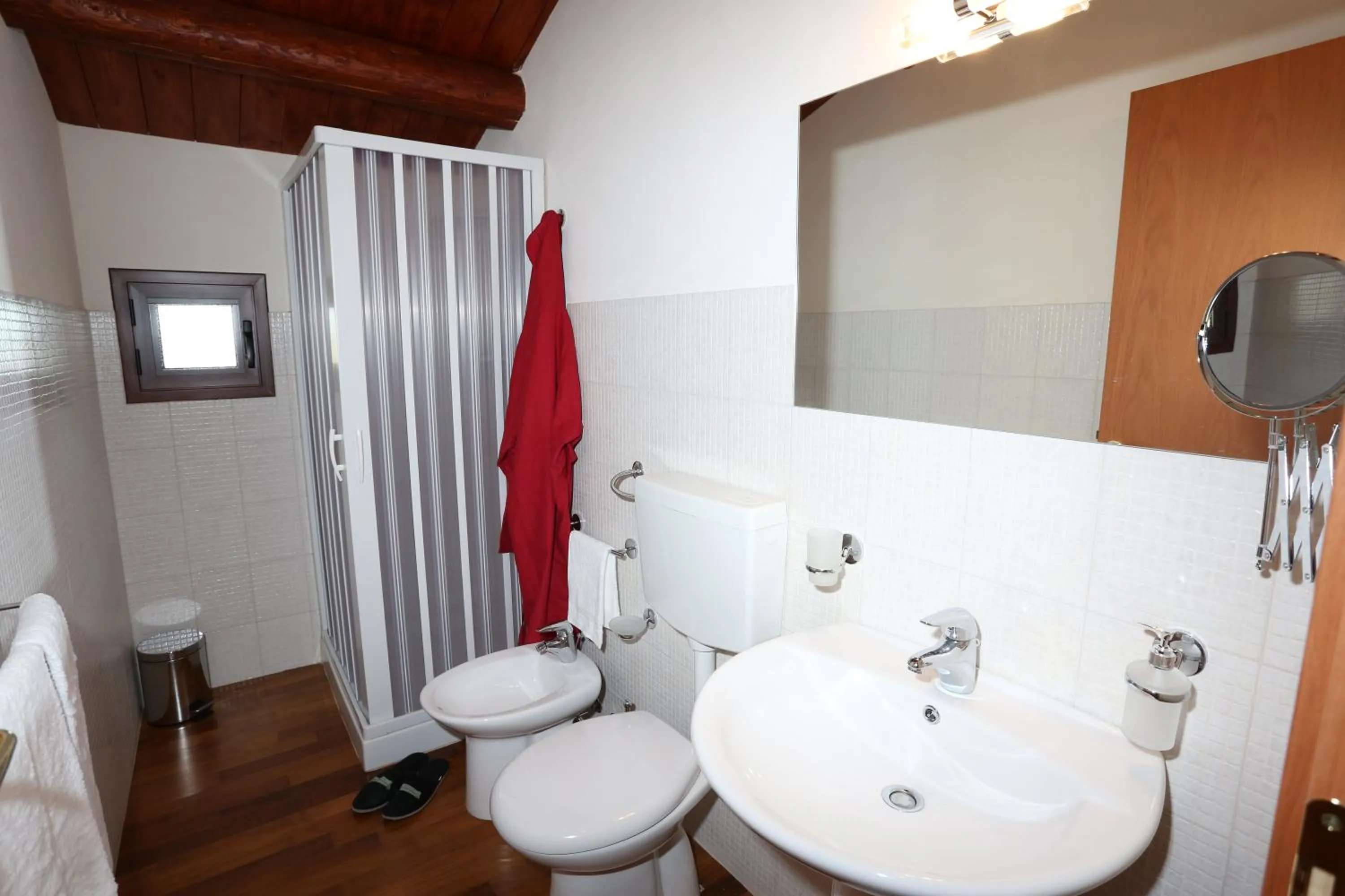 Shower in Serravalle Relais & Country Villa with private pool - Esclusive use