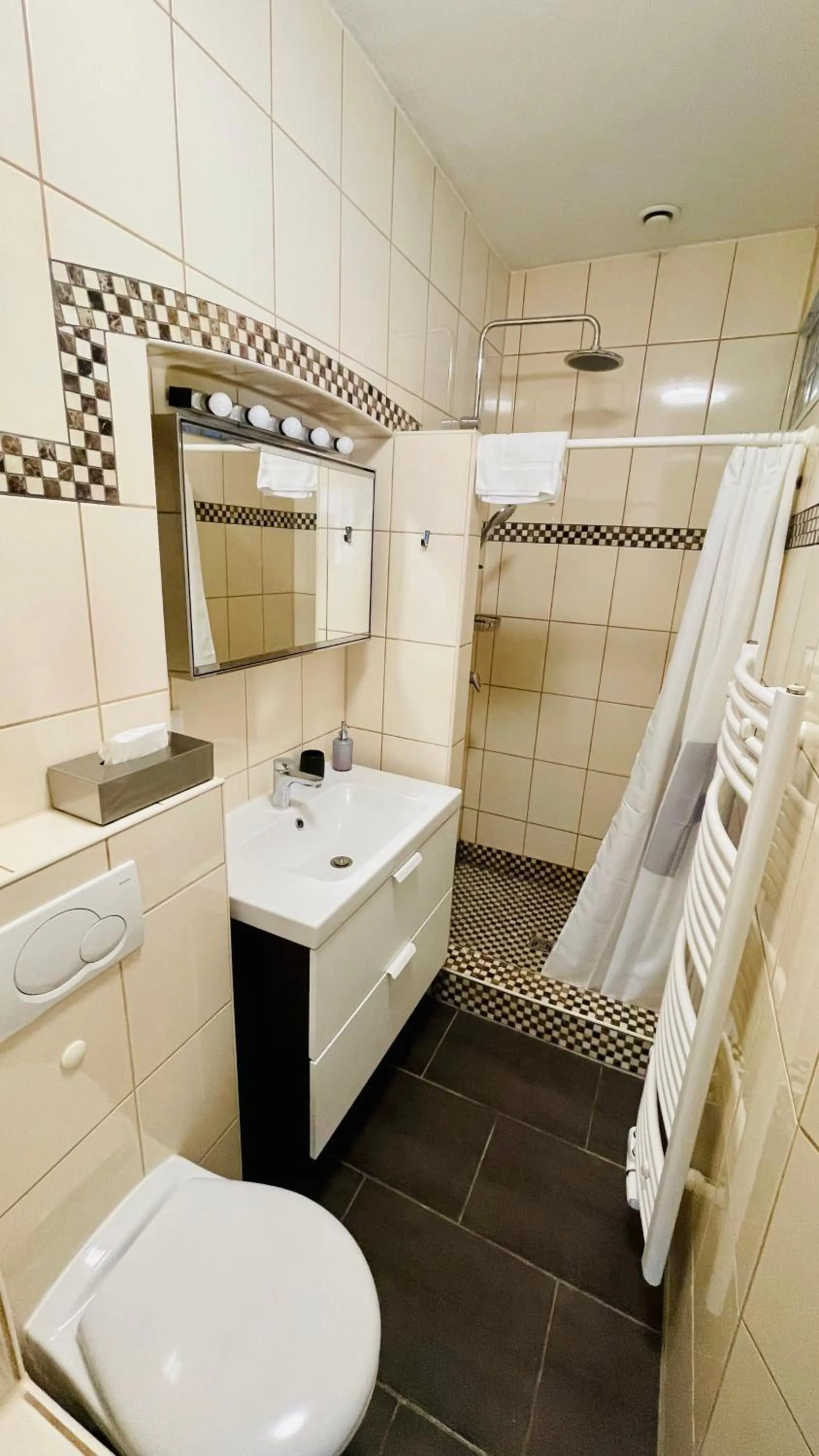 Bathroom in Nanis Hotel & Appartements