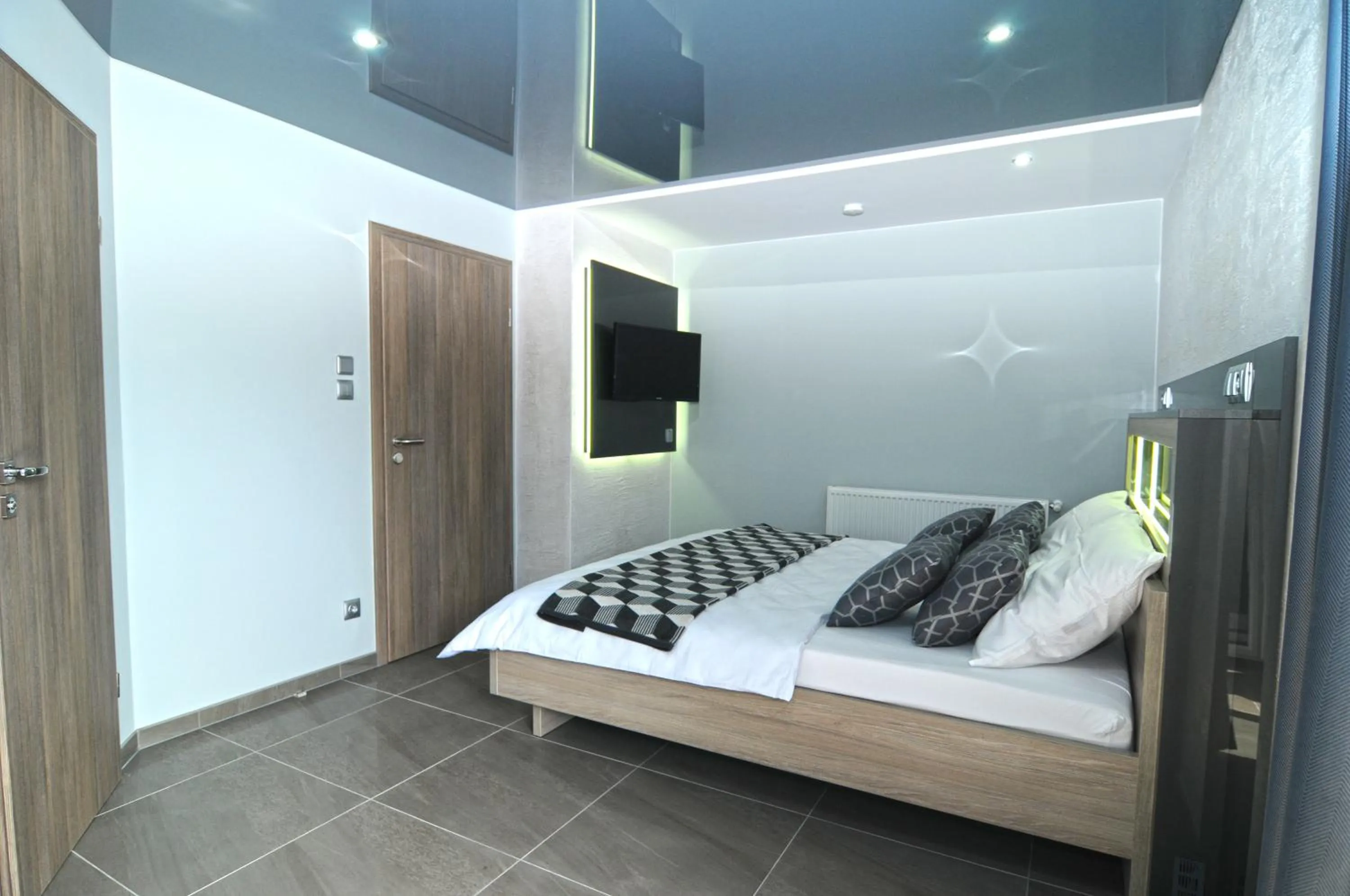 Bed in Nanis Hotel & Appartements