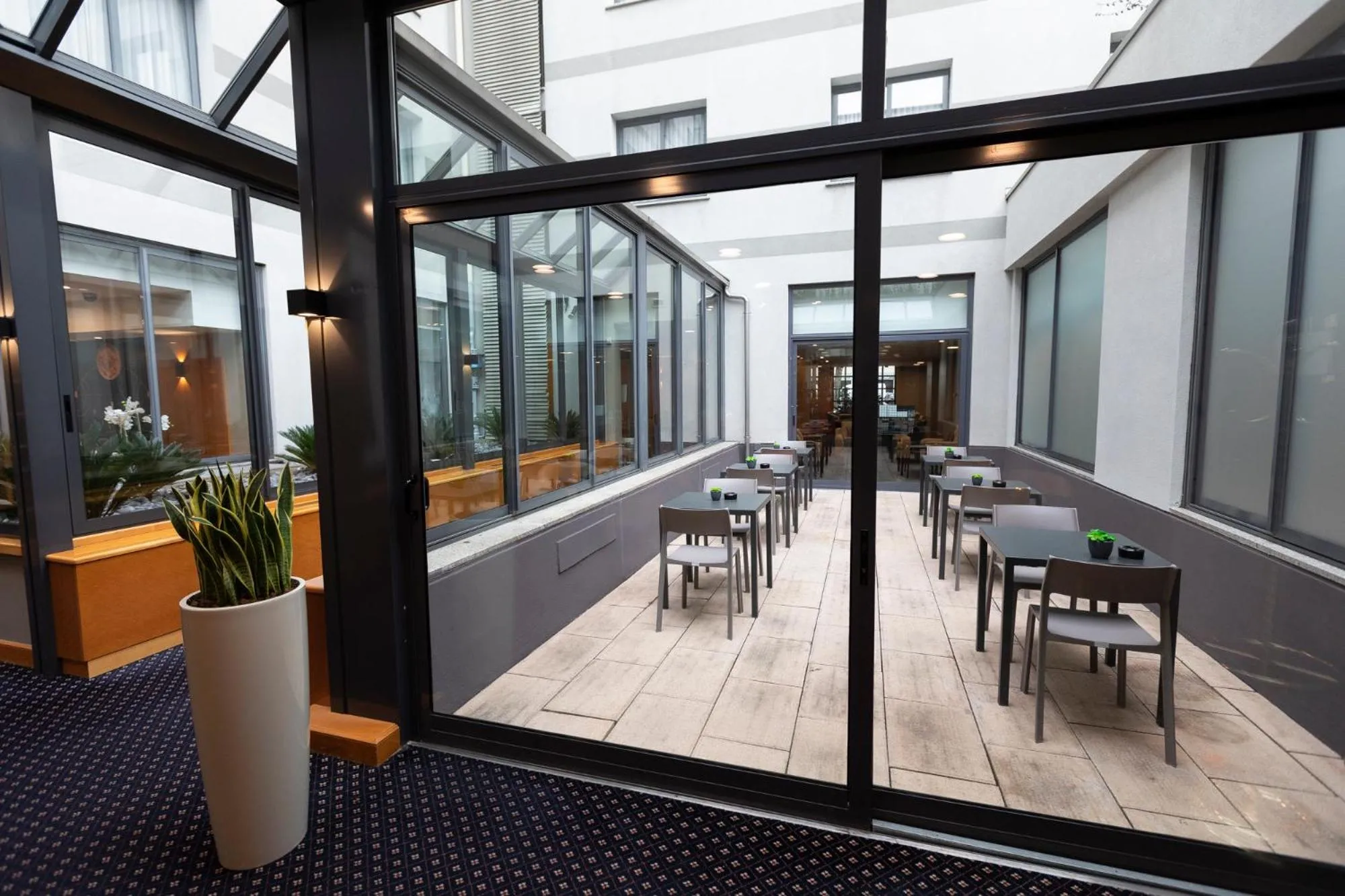 Patio in City Life Hotel Poliziano, by R Collection Hotels