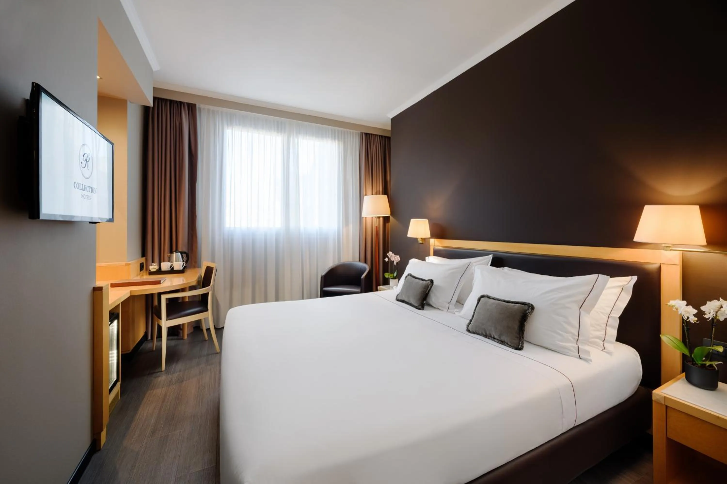 Bedroom, Bed in City Life Hotel Poliziano, by R Collection Hotels