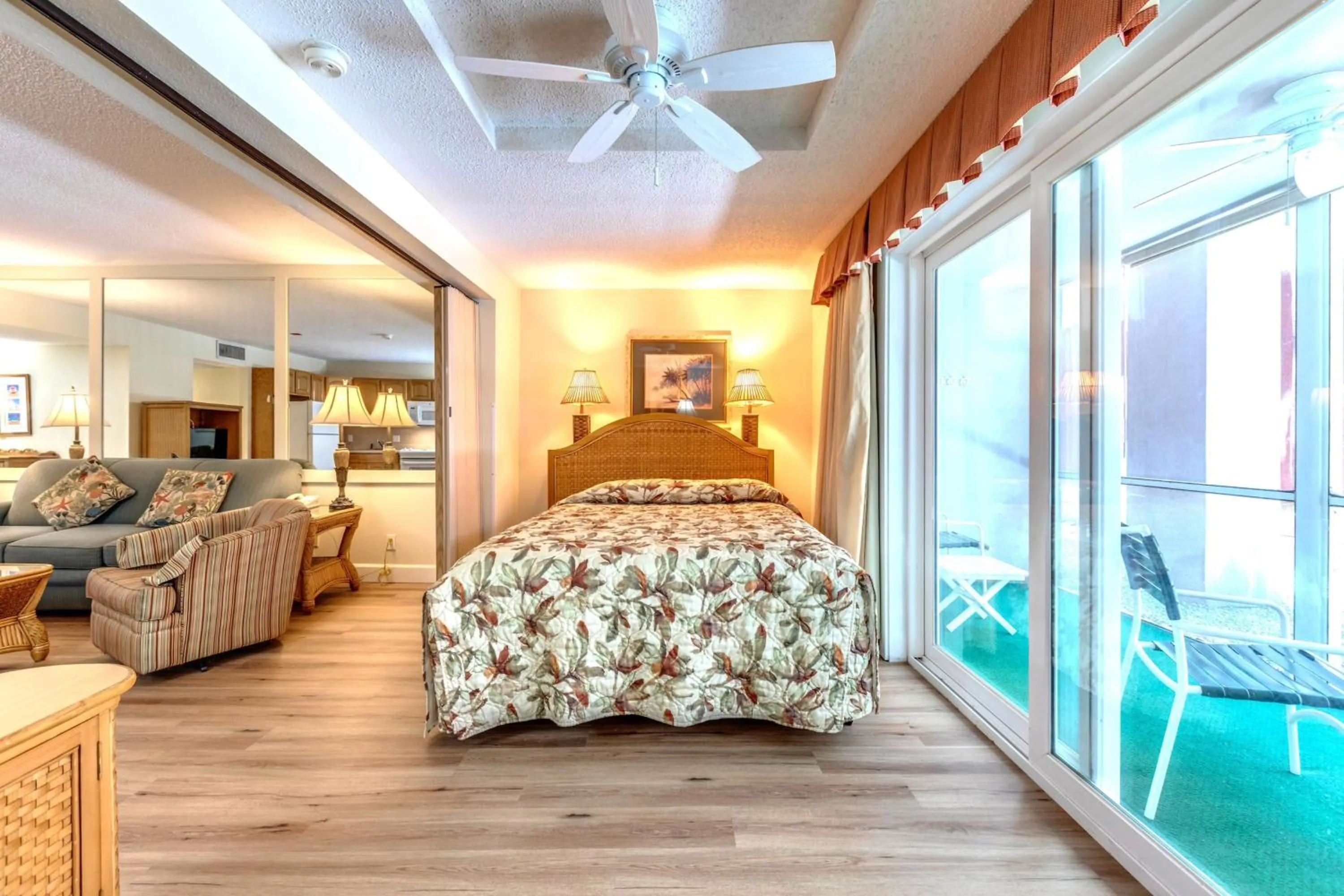 Bed in Destin Holiday Beach Resort