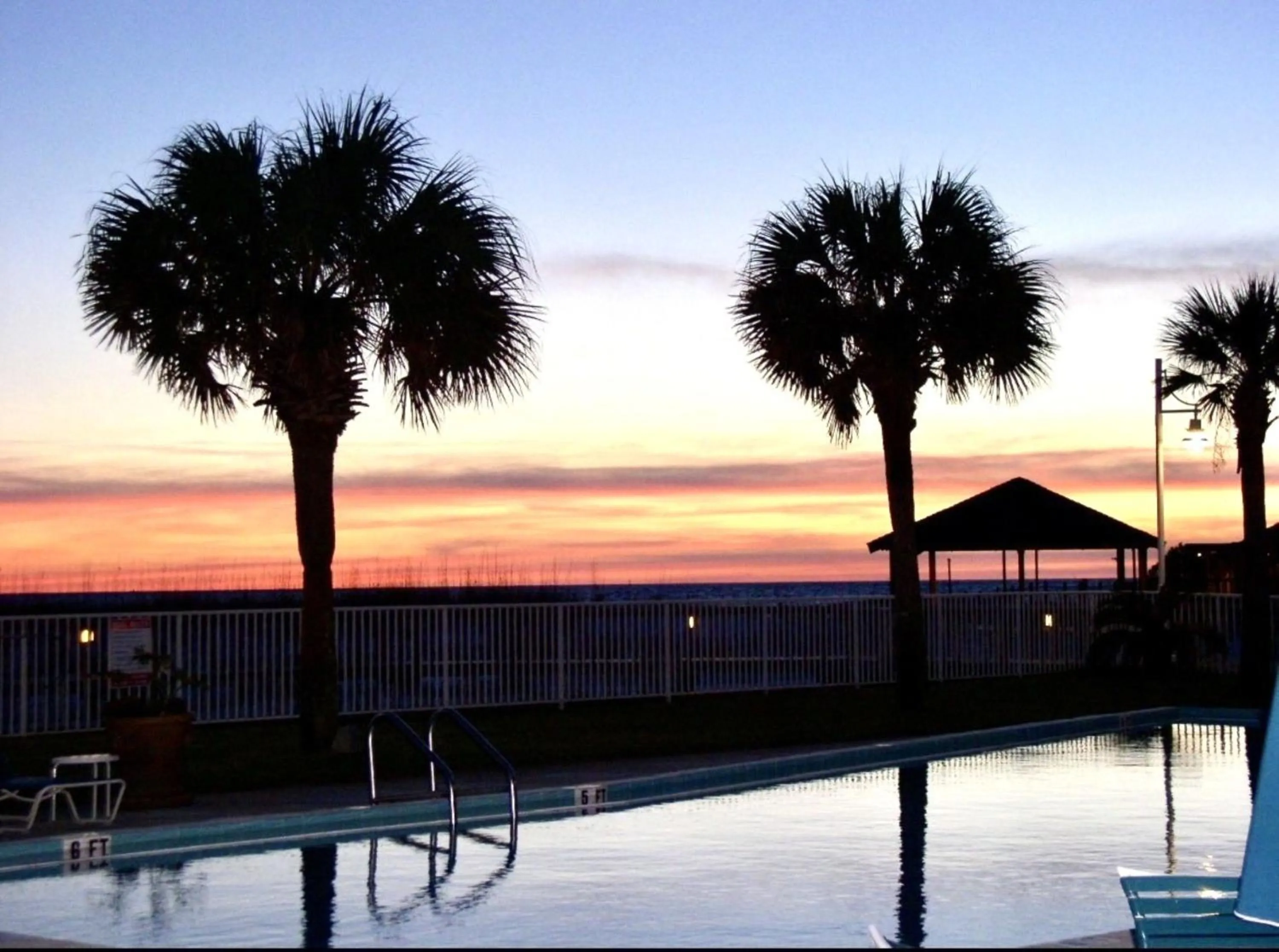 Swimming pool in Destin Holiday Beach Resort