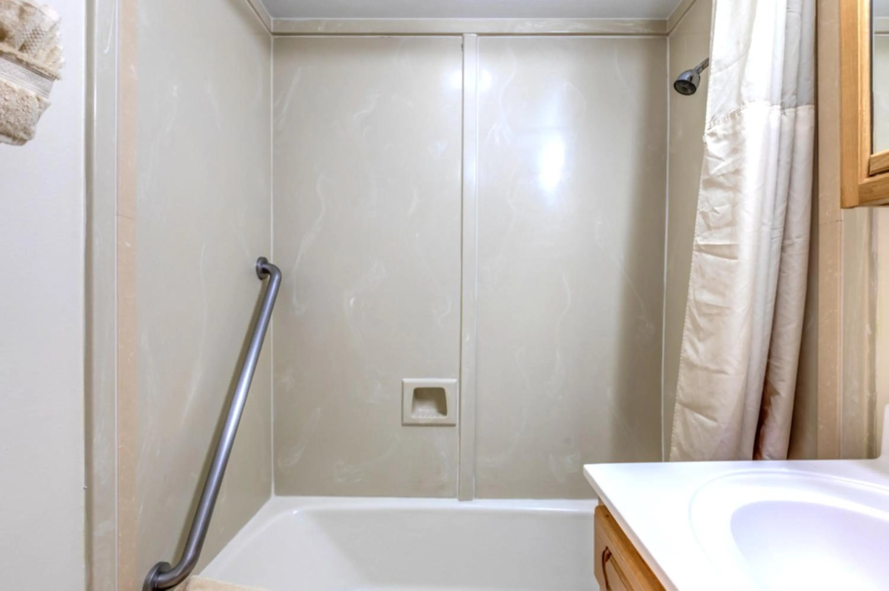 Bath in Destin Holiday Beach Resort