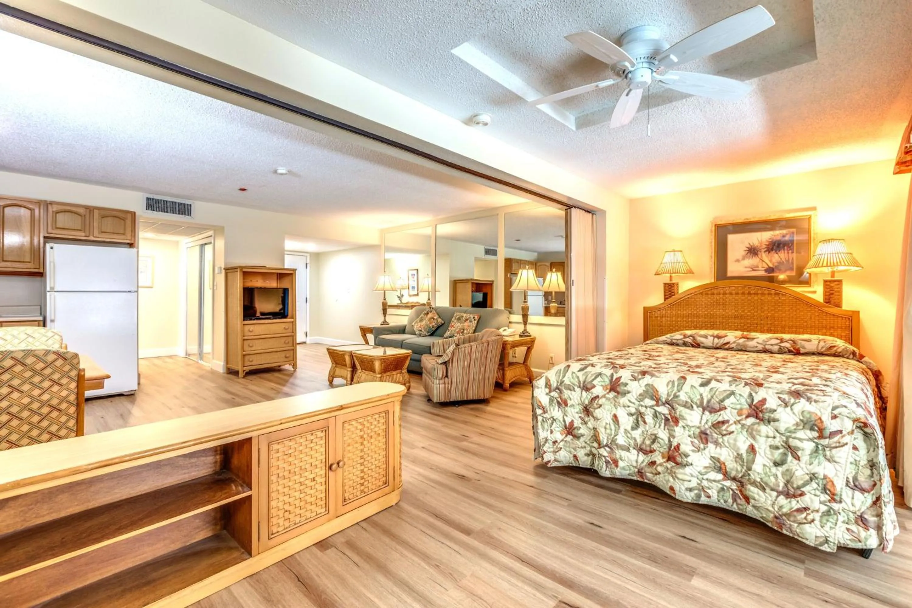 Bed in Destin Holiday Beach Resort