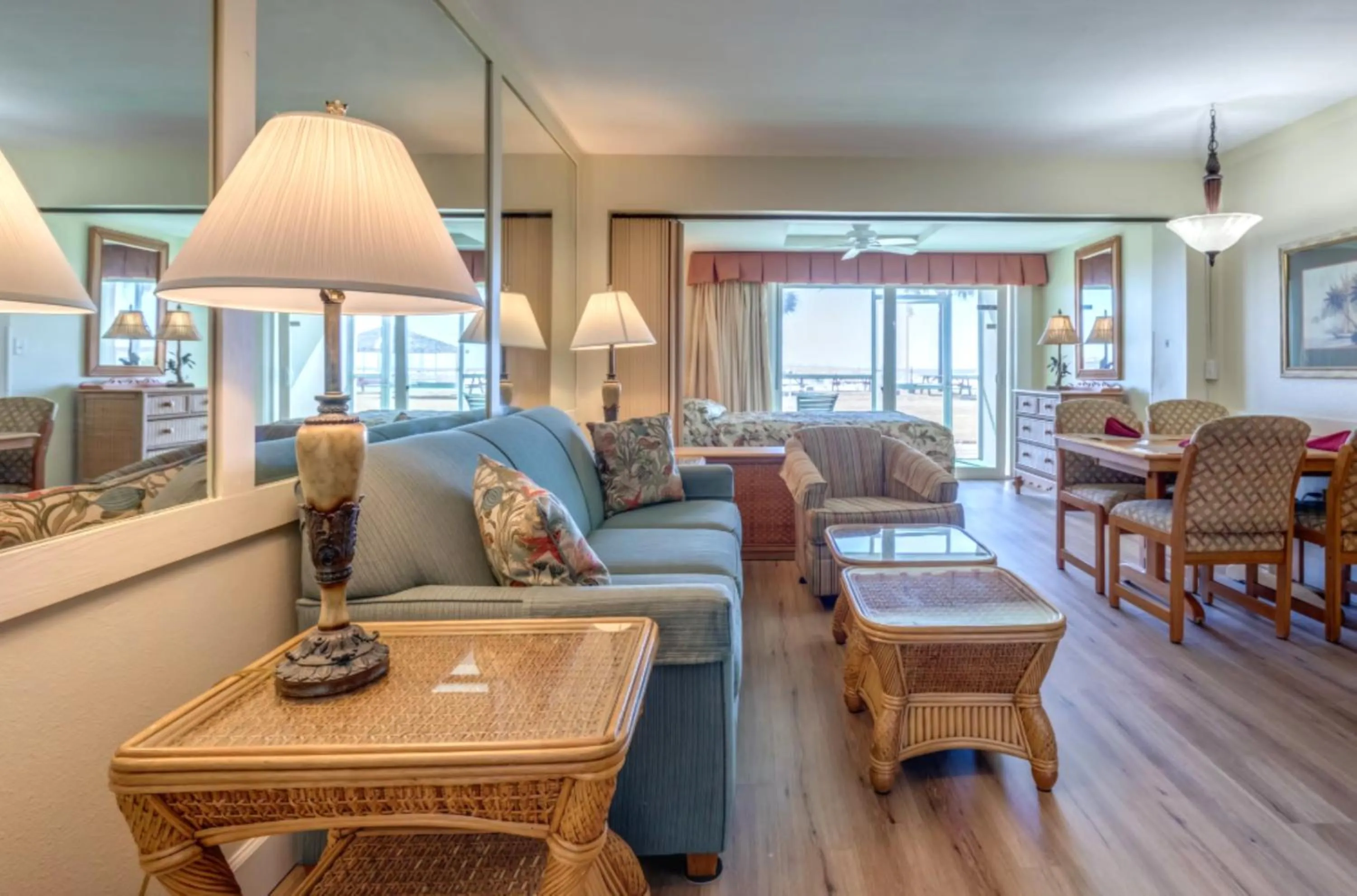 Seating area in Destin Holiday Beach Resort