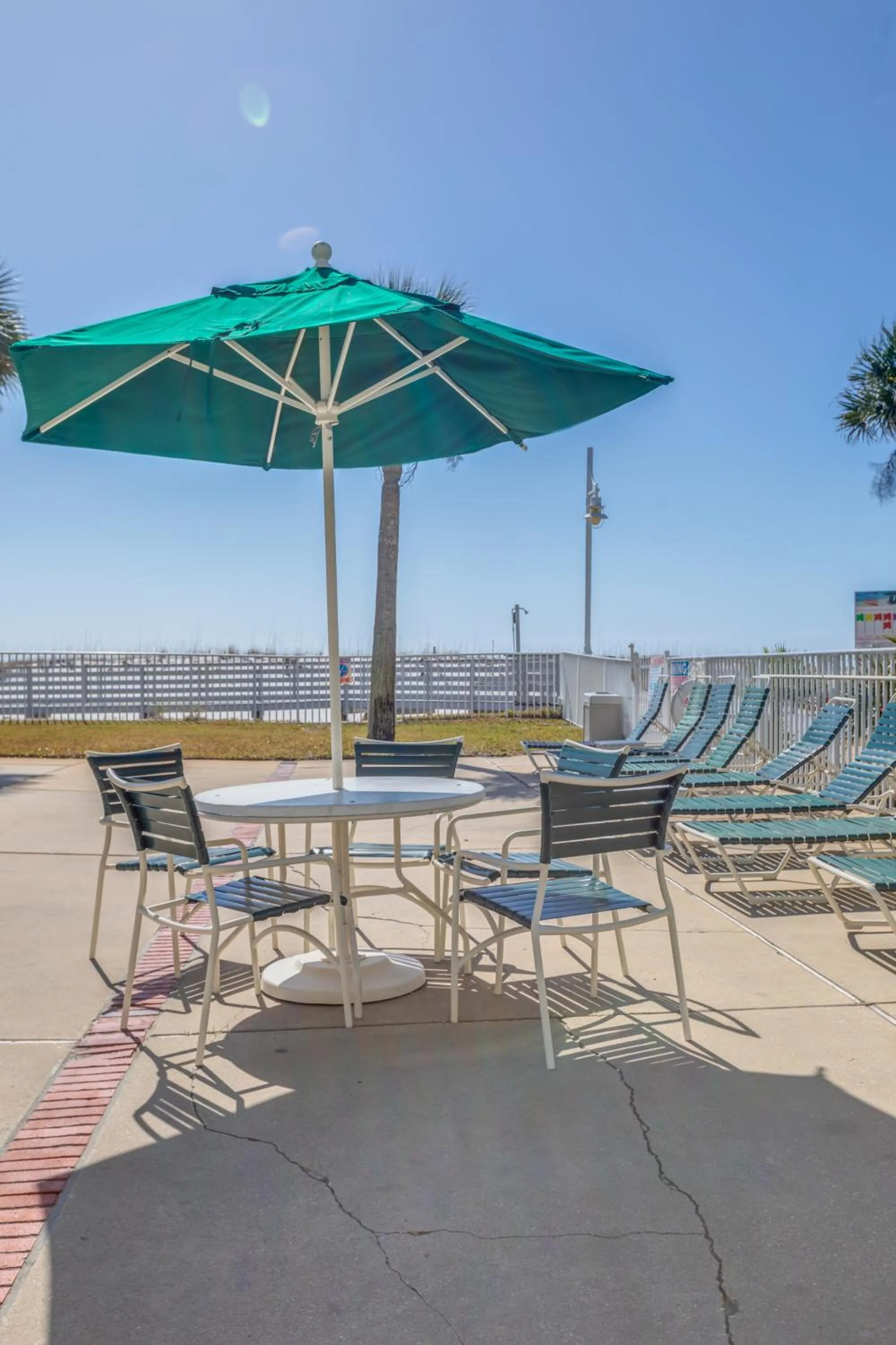 Seating area in Destin Holiday Beach Resort